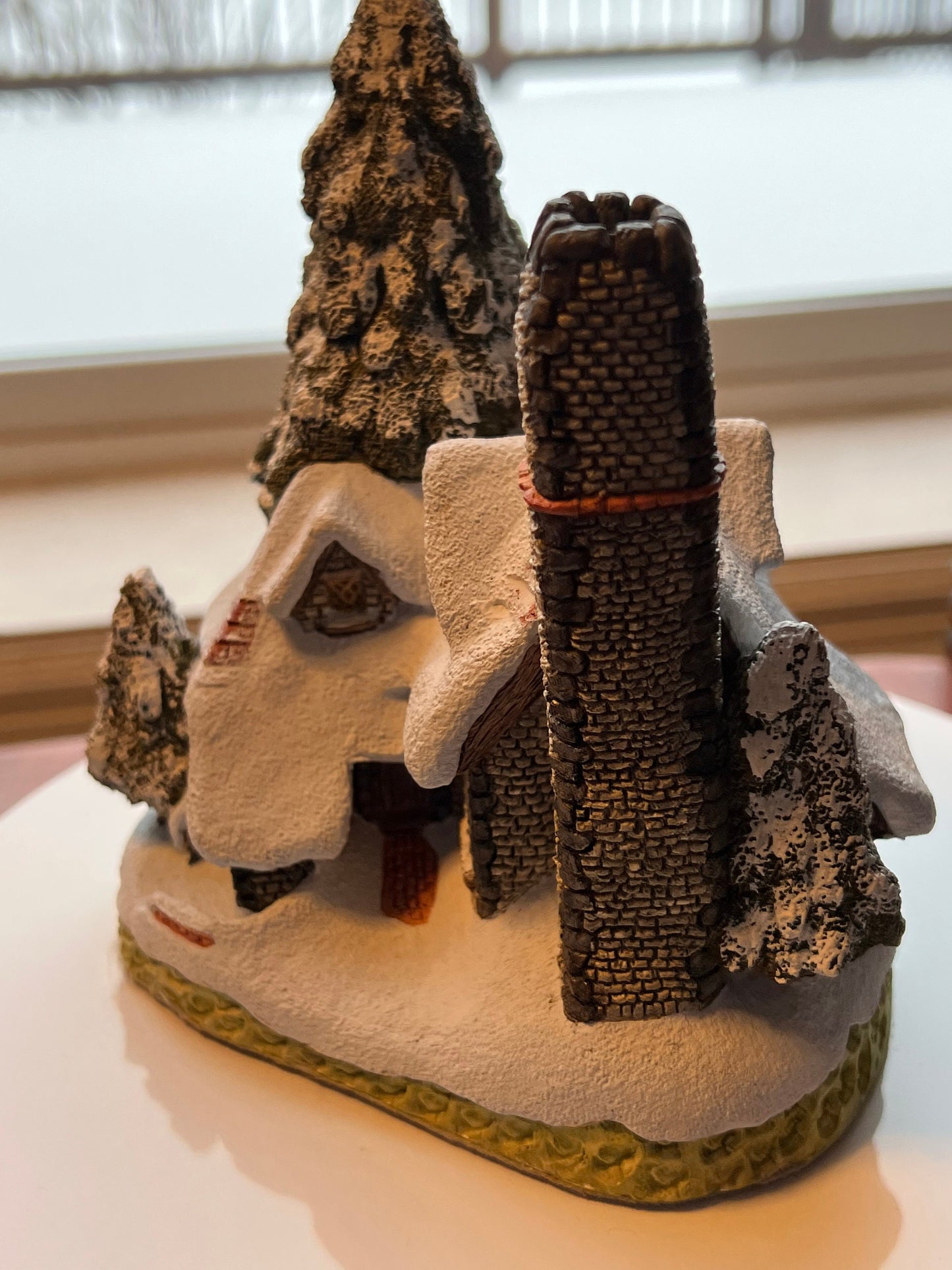 Vintage David Winter Snow Cottage 1984 handmade cottage hand painted Great Britain figurines David Hine cottages