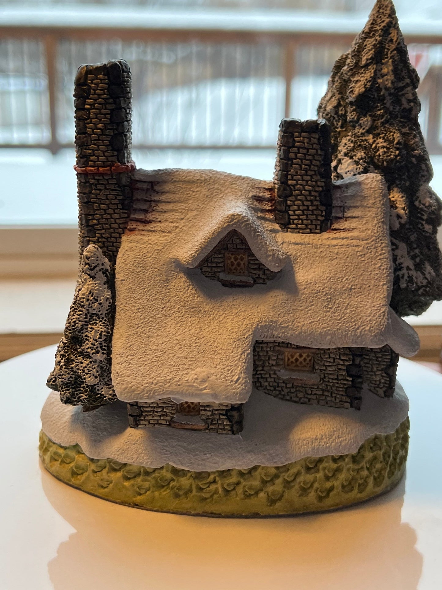 Vintage David Winter Snow Cottage 1984 handmade cottage hand painted Great Britain figurines David Hine cottages