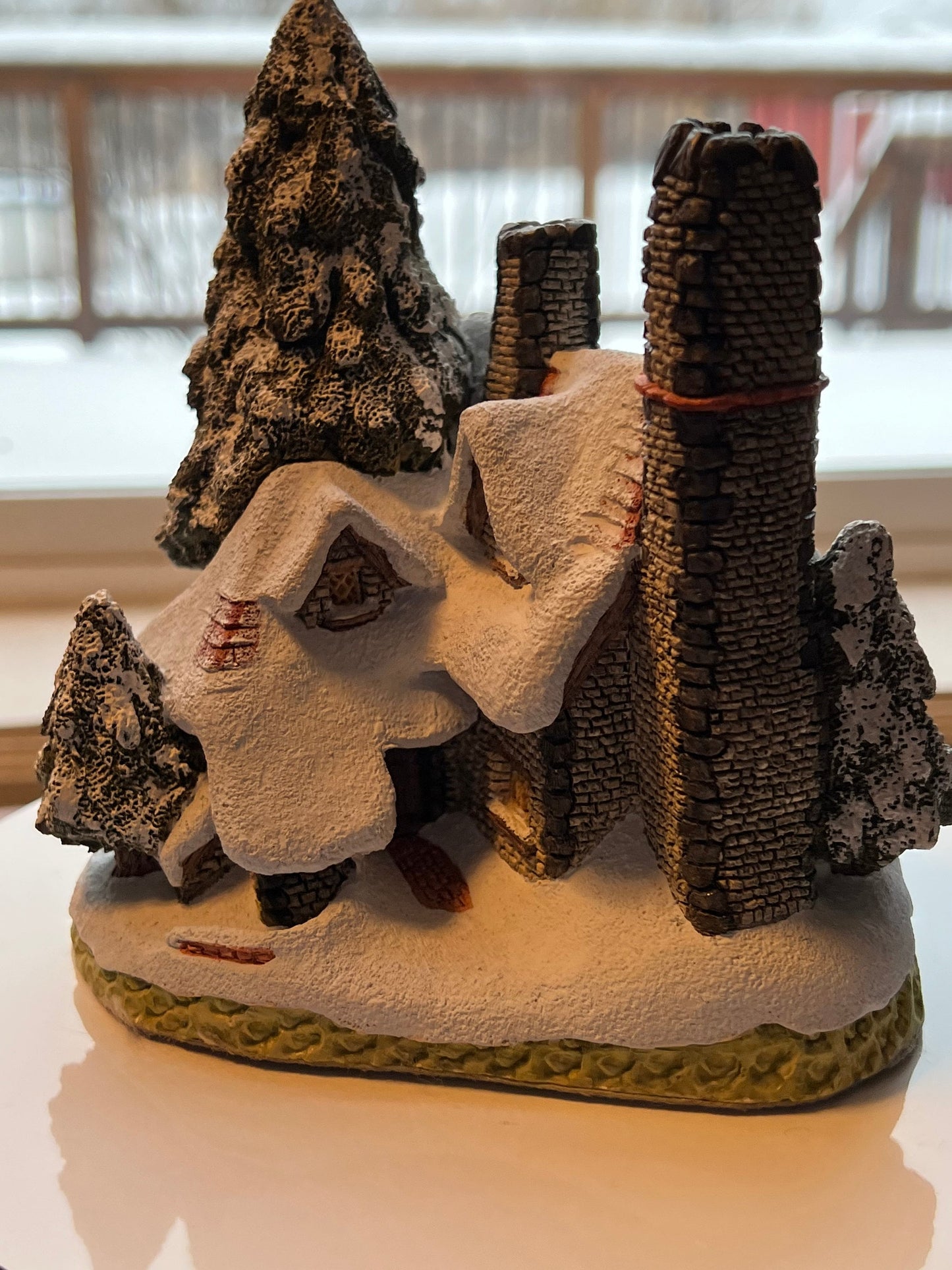 Vintage David Winter Snow Cottage 1984 handmade cottage hand painted Great Britain figurines David Hine cottages