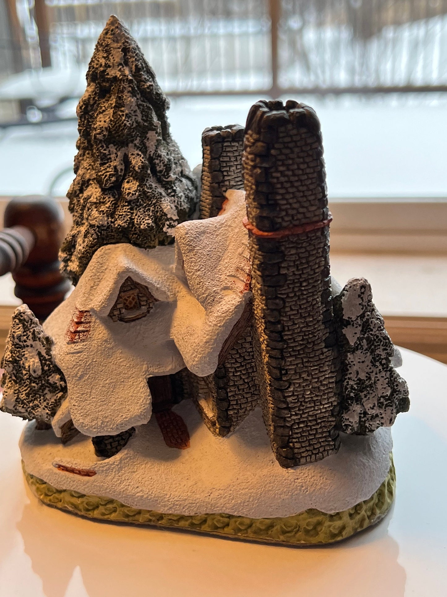 Vintage David Winter Snow Cottage 1984 handmade cottage hand painted Great Britain figurines David Hine cottages