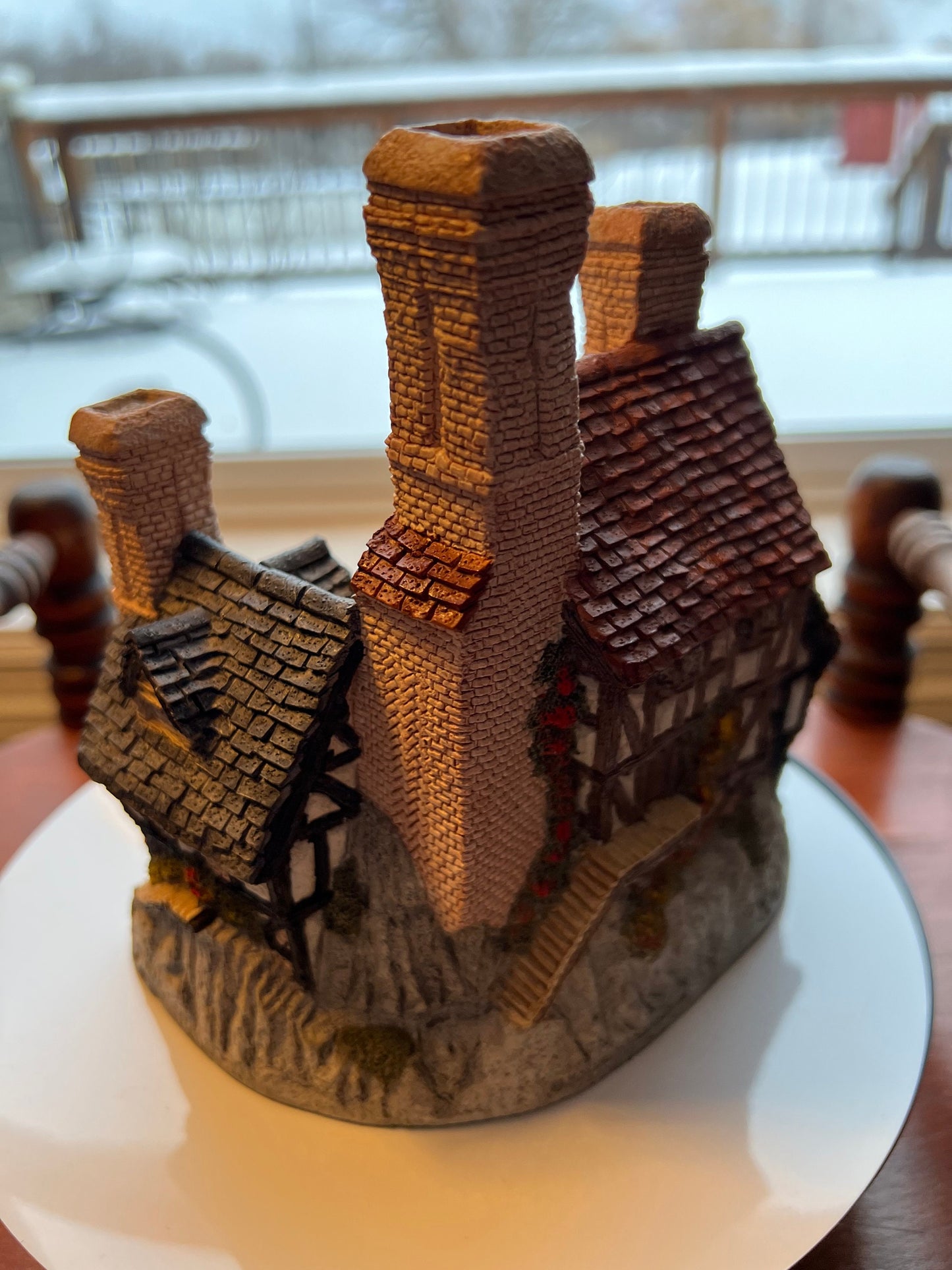 Vintage David Winter Hertford Court Cottage 1983 handmade cottage hand painted Great Britain figurines David Hine cottages