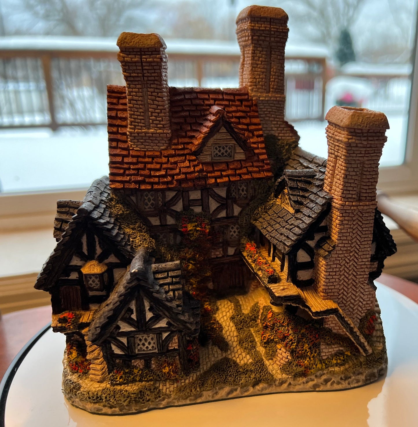 Vintage David Winter Hertford Court Cottage 1983 handmade cottage hand painted Great Britain figurines David Hine cottages