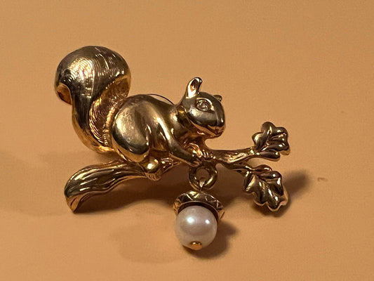 Vintage Squirrel on a branch Signed Avon 1994 Gold Tone Pin Brooch Pin Jewelry Squirrels