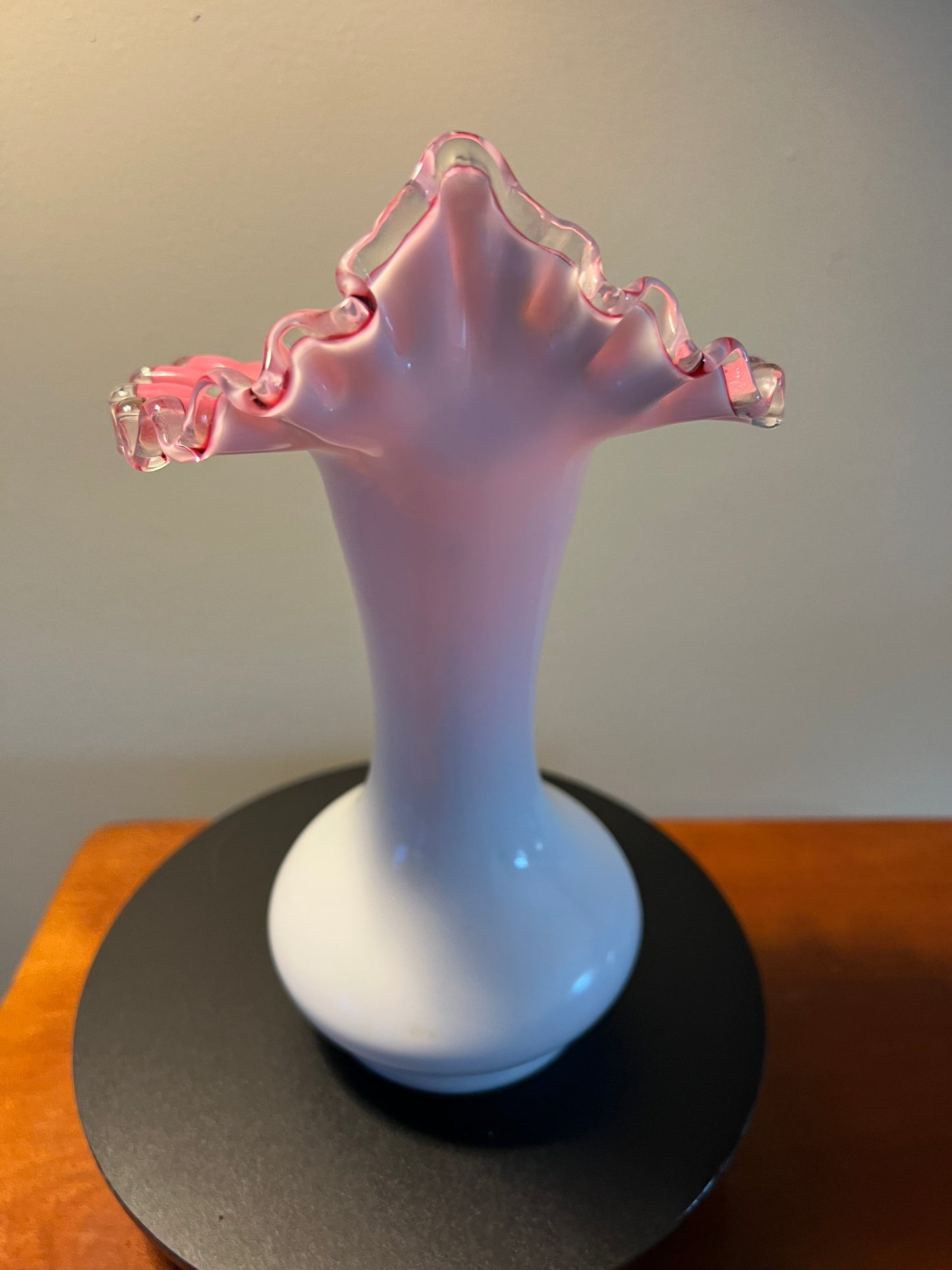 Vintage Fenton Glass Pink & White Vase Art Glass Elegant Ruffled Edge Pulpit Vase 8 3/4”