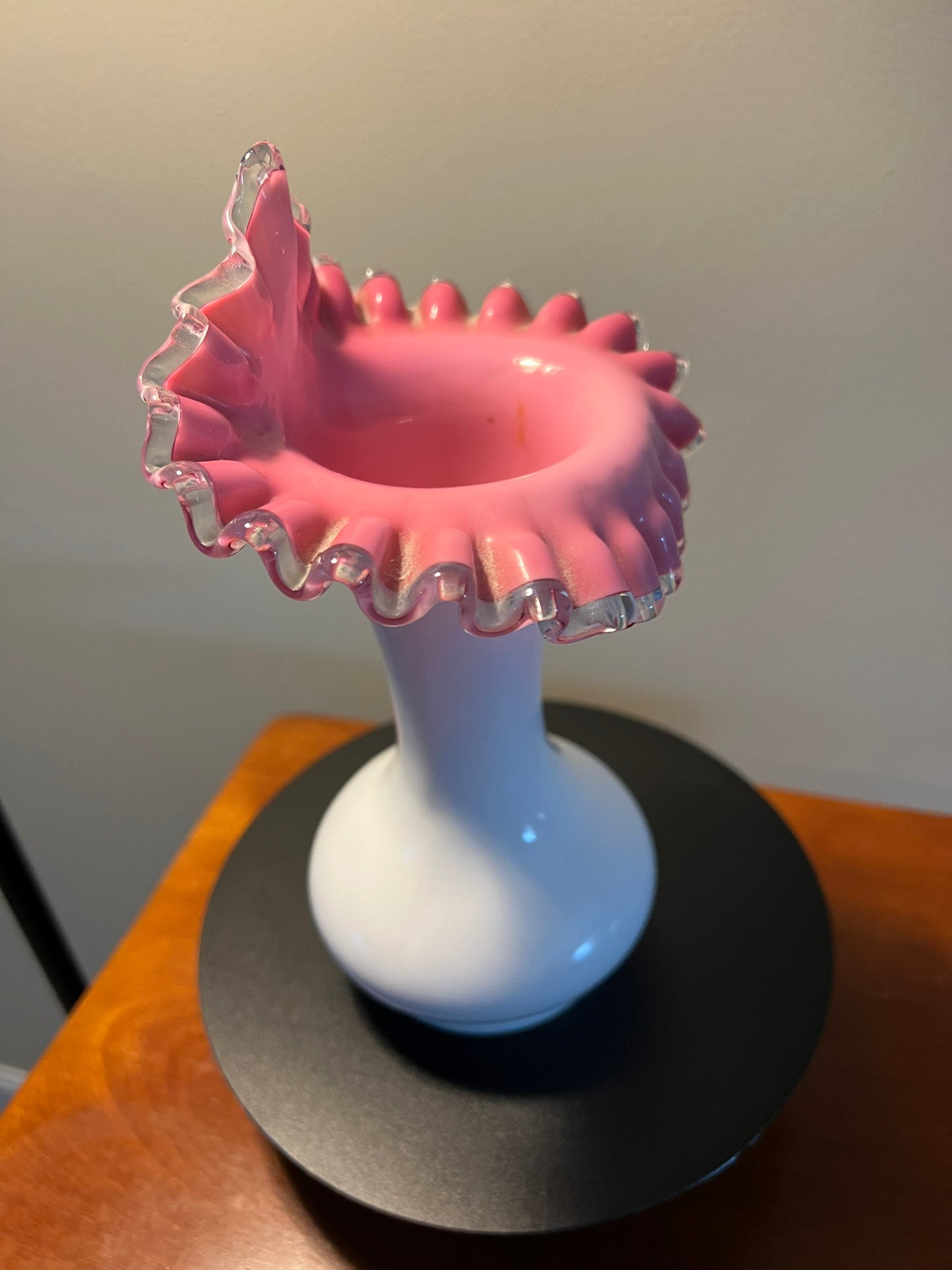 Vintage Fenton Glass Pink & White Vase Art Glass Elegant Ruffled Edge Pulpit Vase 8 3/4”