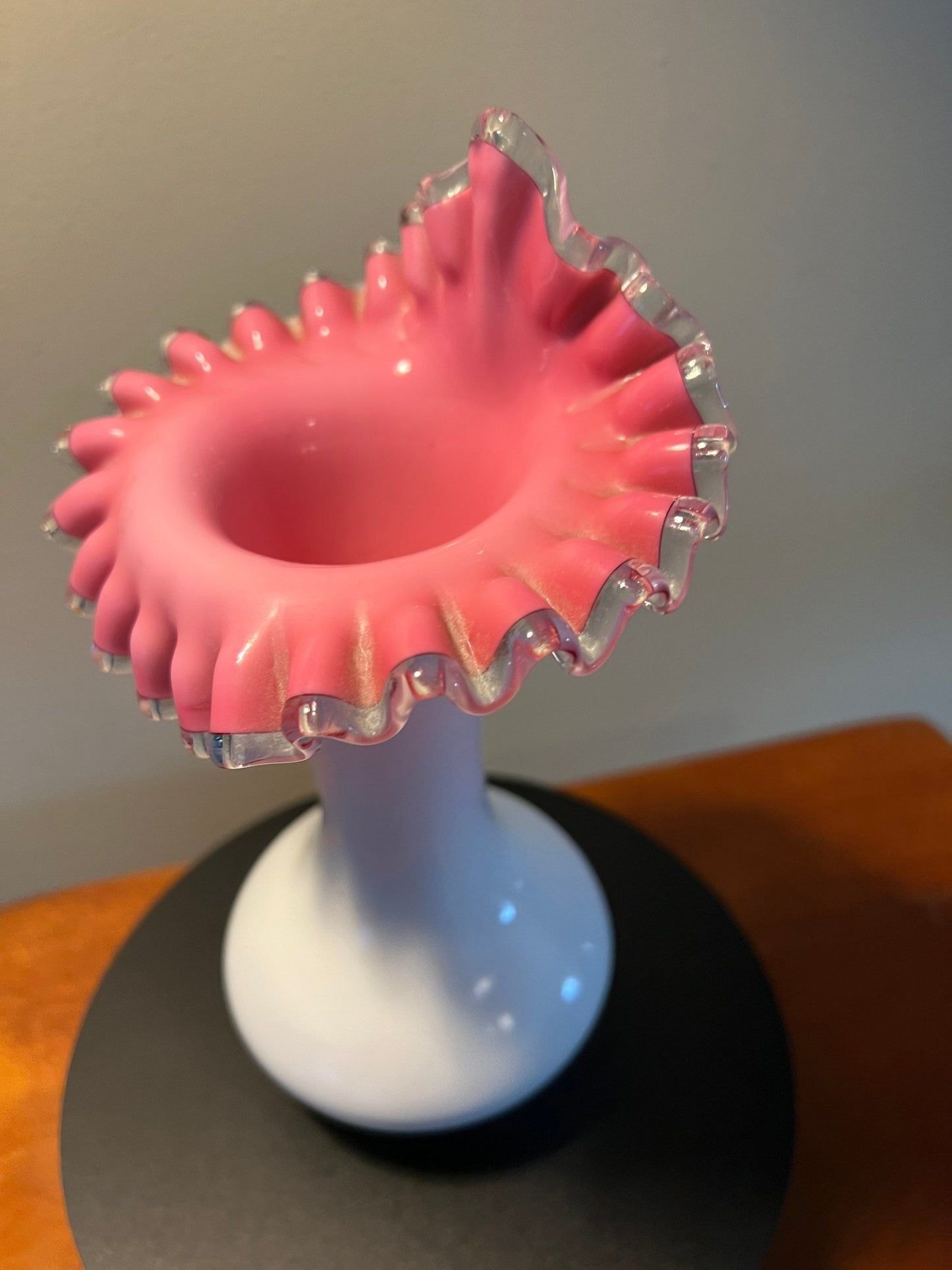 Vintage Fenton Glass Pink & White Vase Art Glass Elegant Ruffled Edge Pulpit Vase 8 3/4”