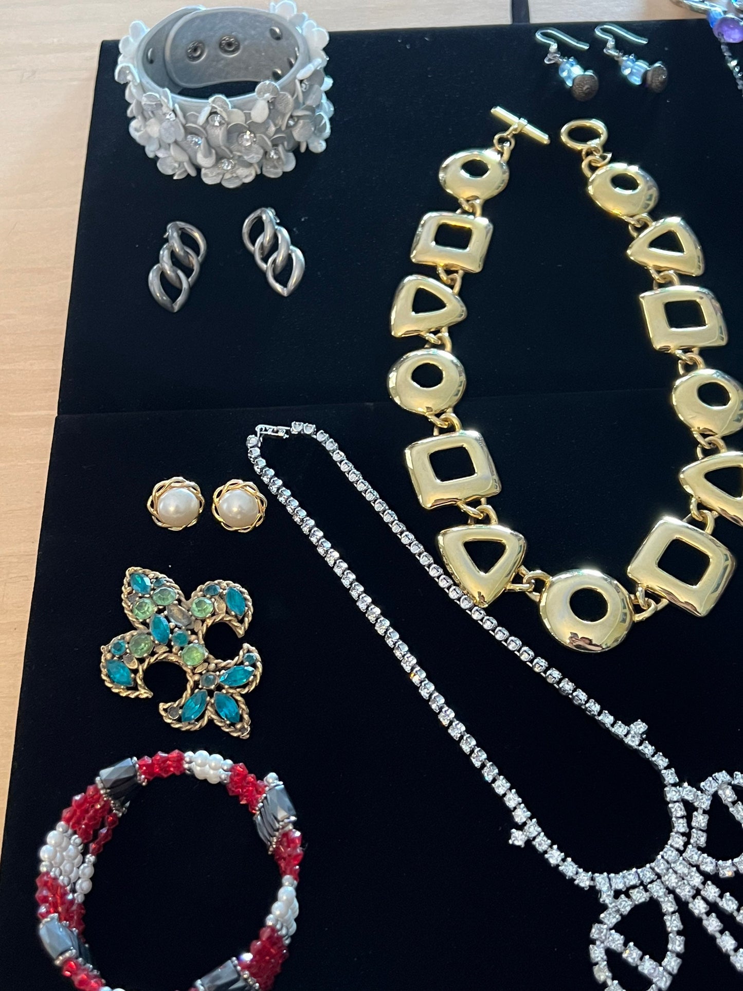 Vintage Earrings Necklace Bracelet Collection pieces Jewelry earring Lover Antiques