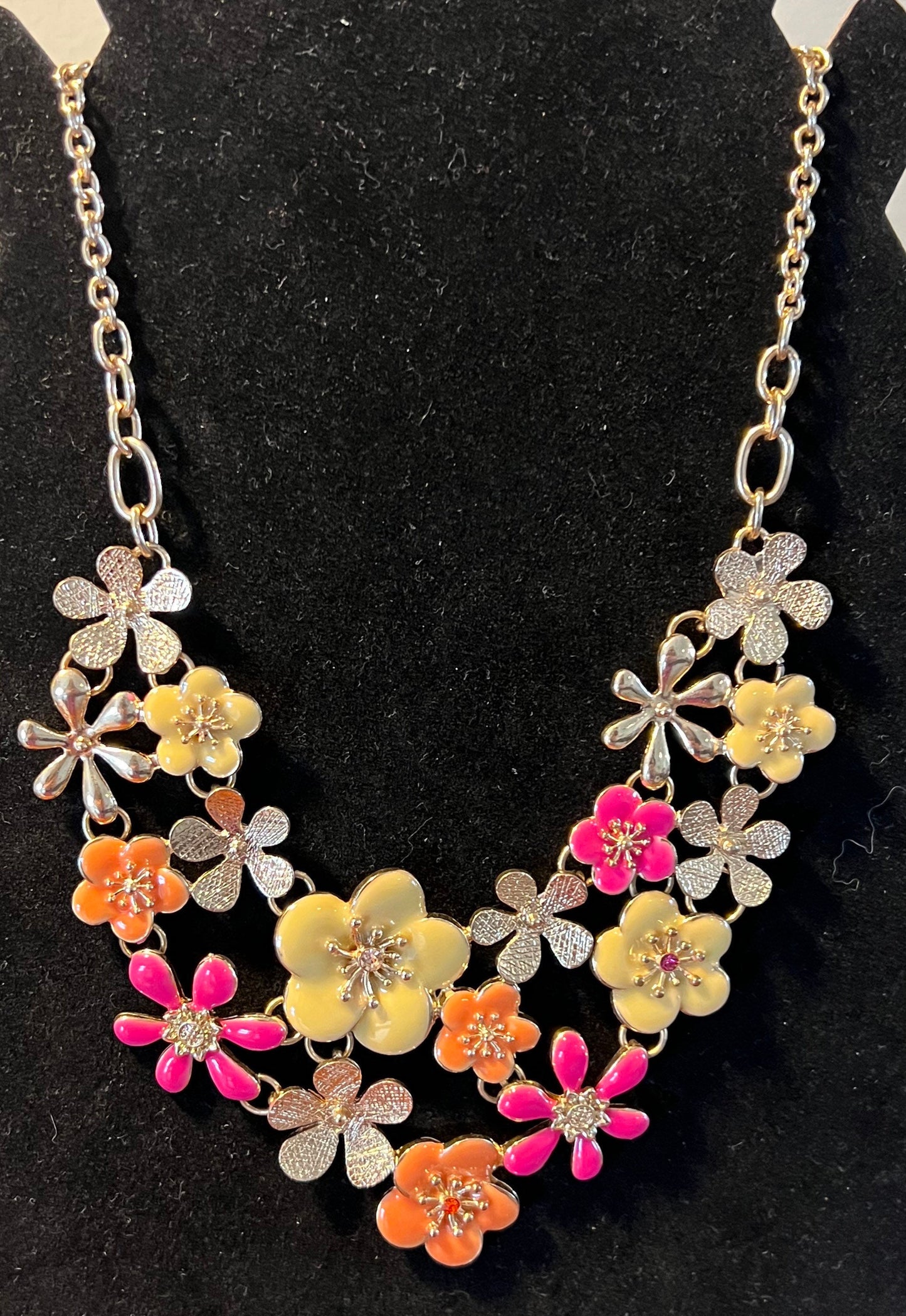Vintage Flower Bib Style Necklace With Gold Accents Jewelry Pretty Things Flowers Lover Antiques