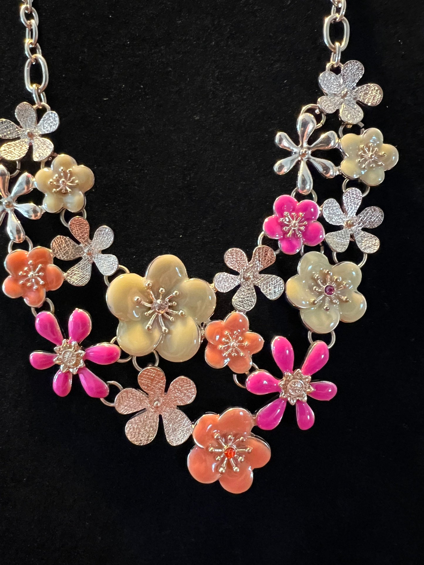 Vintage Flower Bib Style Necklace With Gold Accents Jewelry Pretty Things Flowers Lover Antiques