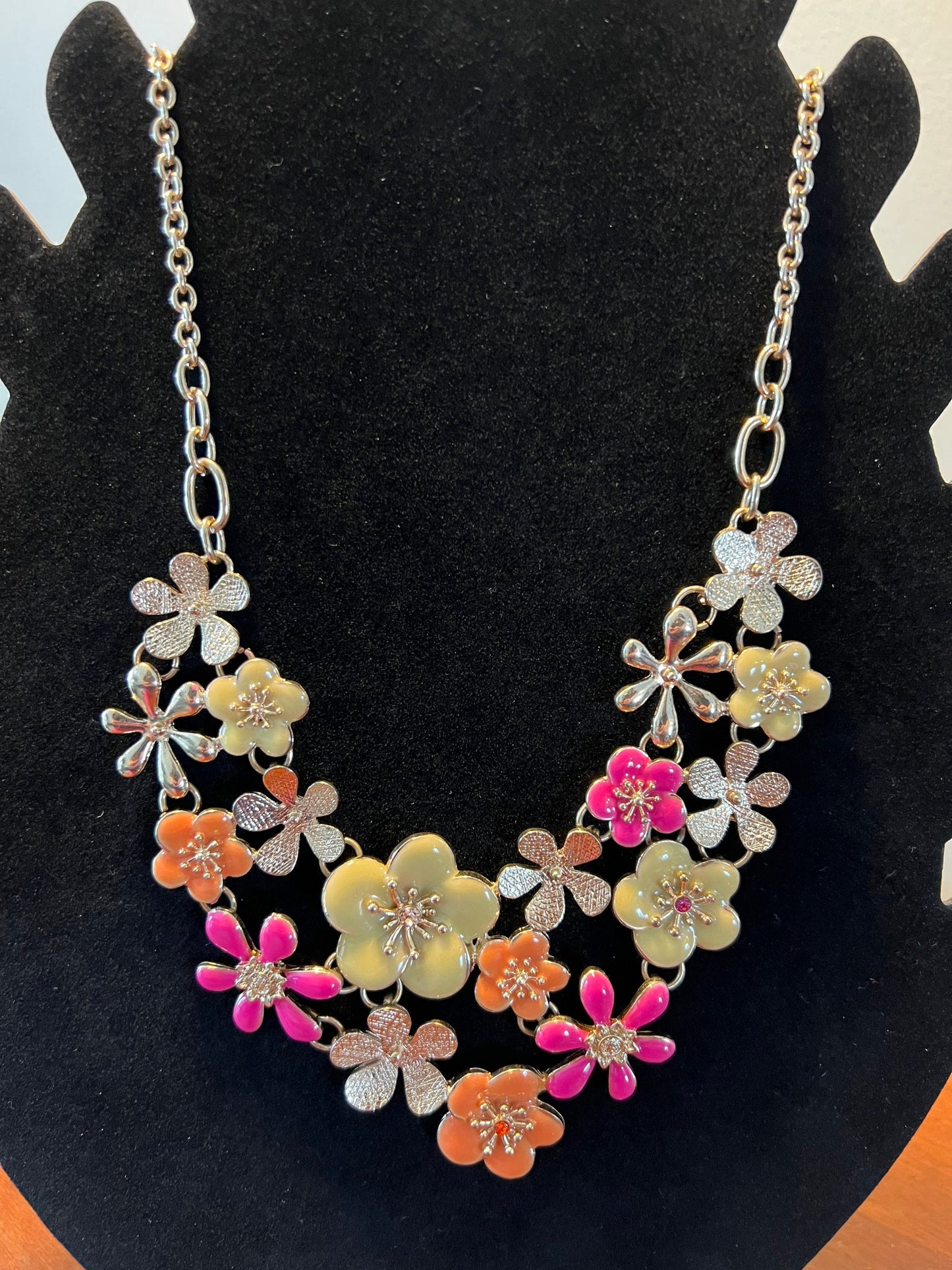 Vintage Flower Bib Style Necklace With Gold Accents Jewelry Pretty Things Flowers Lover Antiques