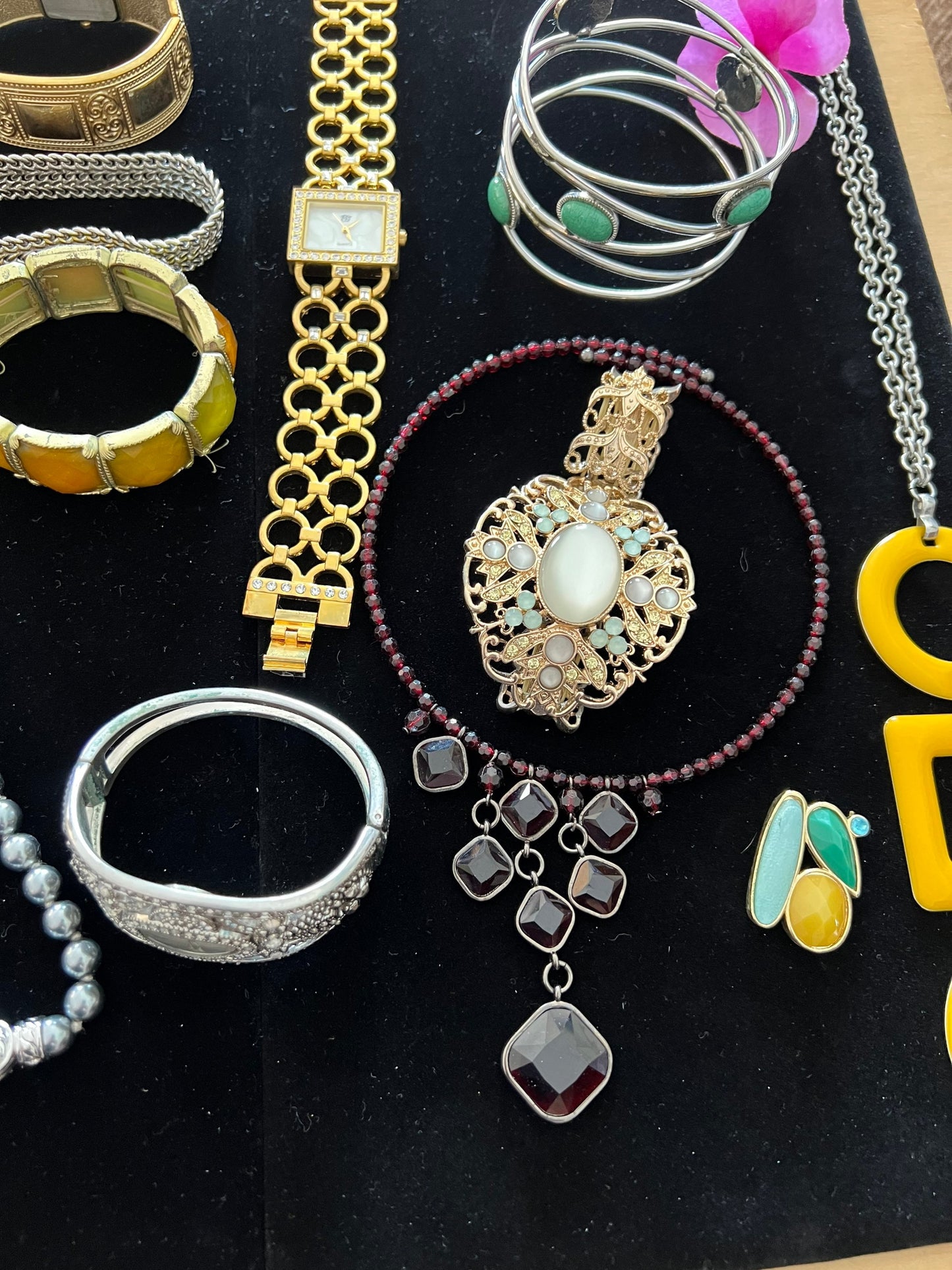 Vintage Jewelry Lot Estate Necklaces Bracelets Watches Big Collection pieces Jewelry earring Lover Antiques huge lot