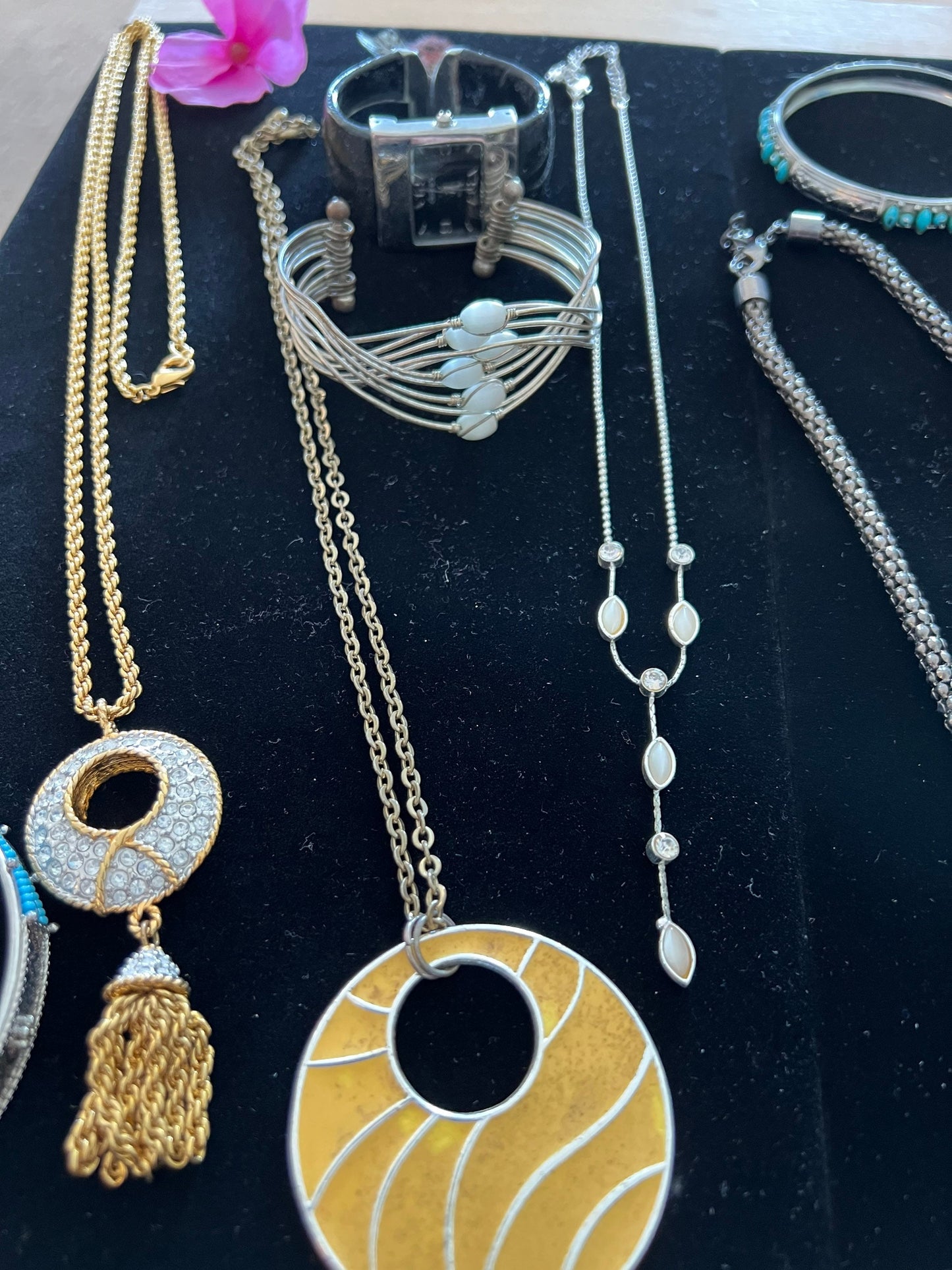 Vintage Jewelry Lot Estate Necklaces Bracelets Watches Big Collection pieces Jewelry earring Lover Antiques huge lot