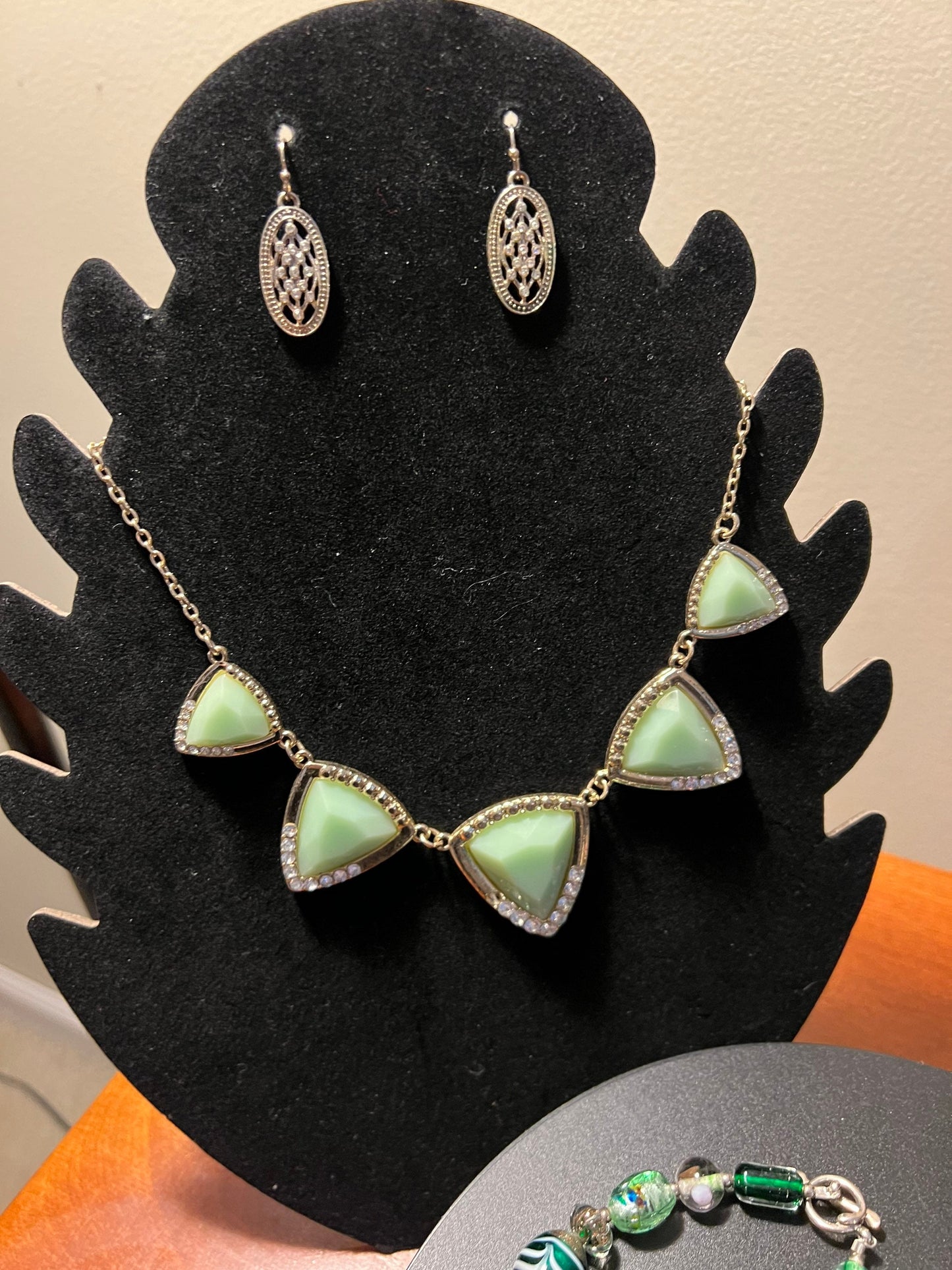 Vintage Earrings Necklace Bracelet Collection of 8 pieces Jewelry earring Lover Antiques