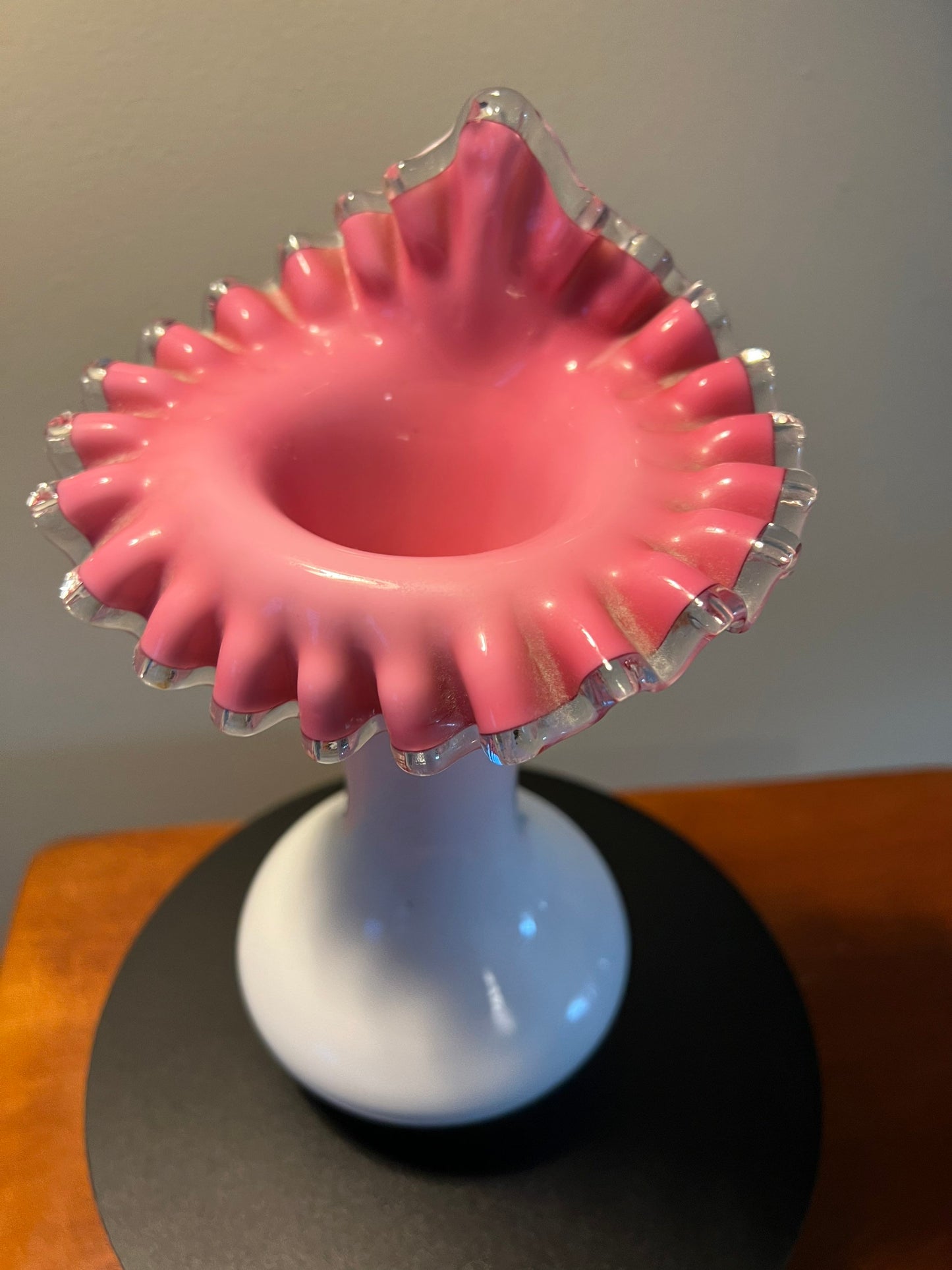 Vintage Fenton Glass Pink & White Vase Art Glass Elegant Ruffled Edge Pulpit Vase 8 3/4”