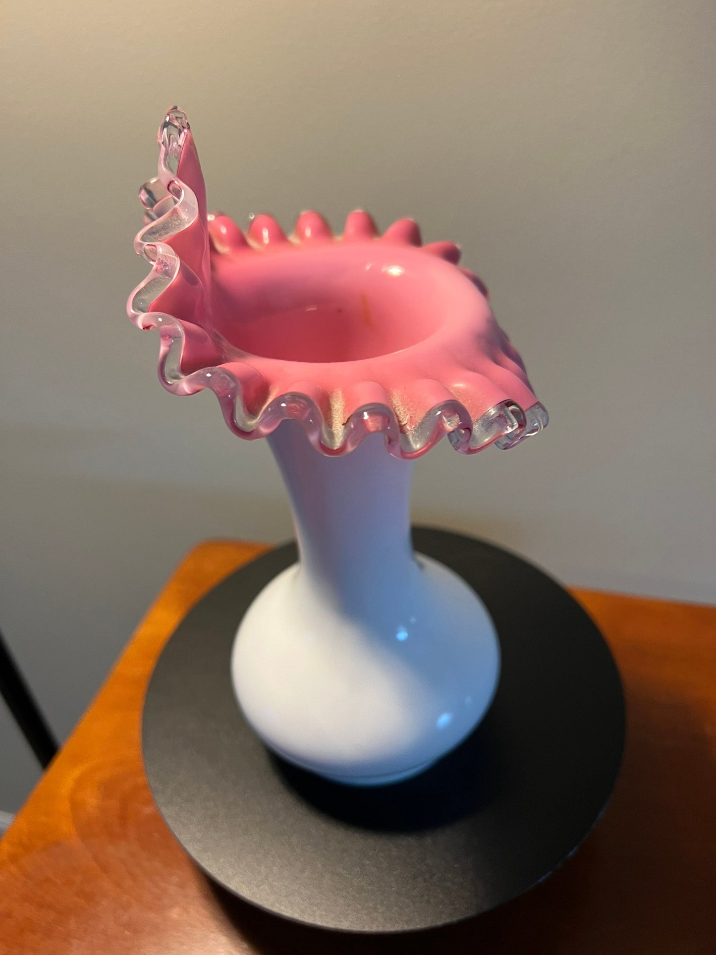 Vintage Fenton Glass Pink & White Vase Art Glass Elegant Ruffled Edge Pulpit Vase 8 3/4”