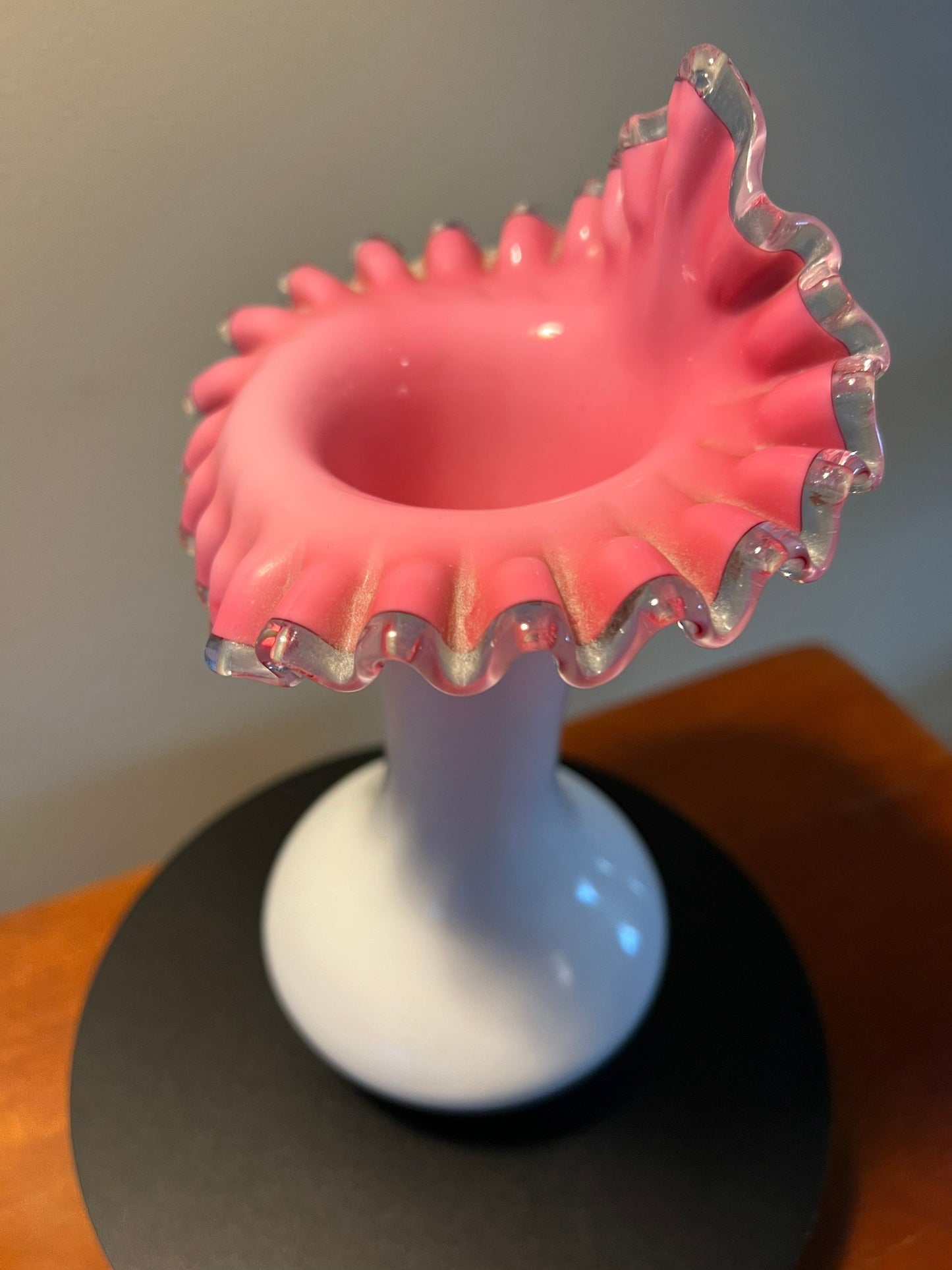 Vintage Fenton Glass Pink & White Vase Art Glass Elegant Ruffled Edge Pulpit Vase 8 3/4”