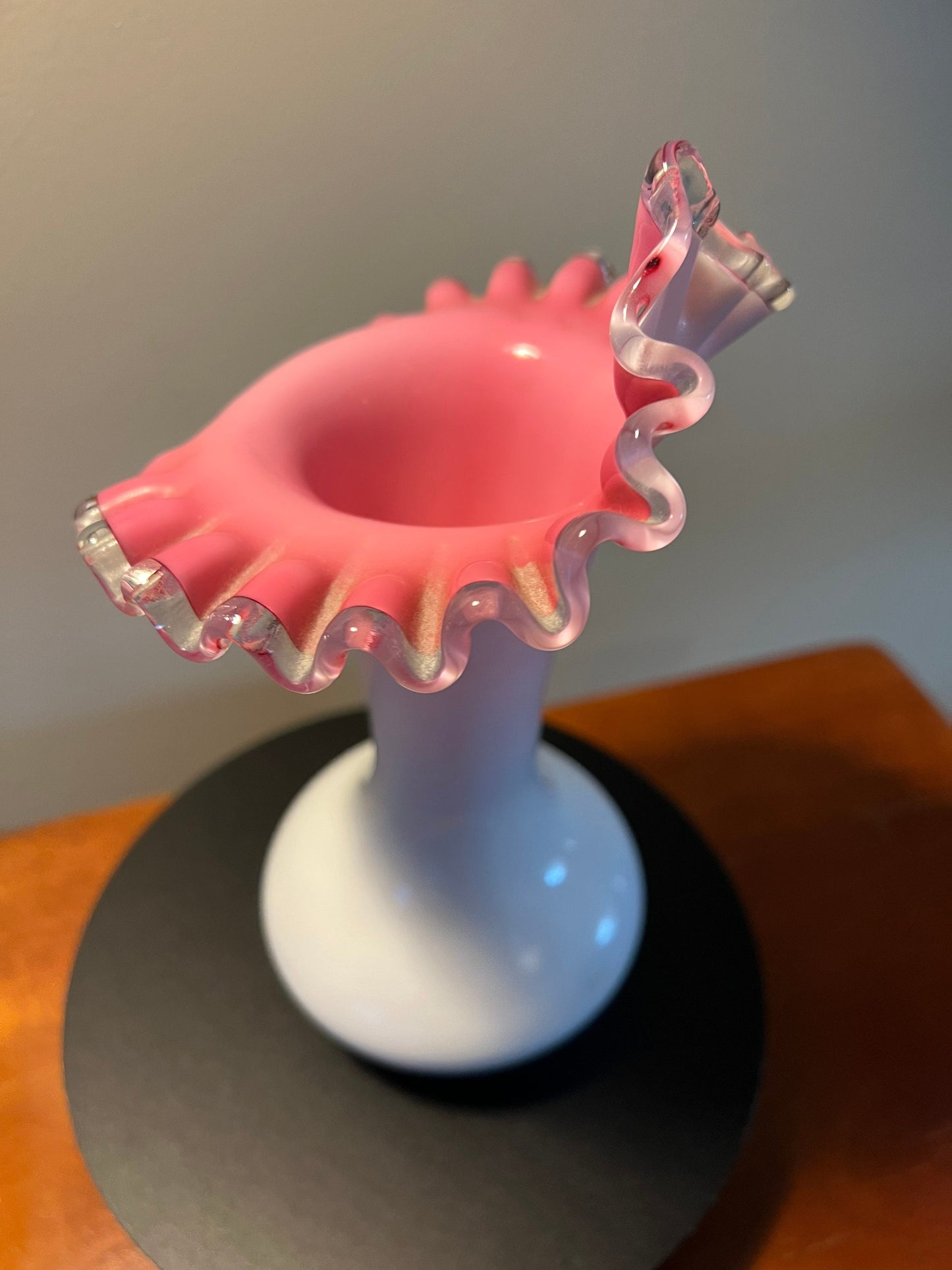 Vintage Fenton Glass Pink & White Vase Art Glass Elegant Ruffled Edge Pulpit Vase 8 3/4”