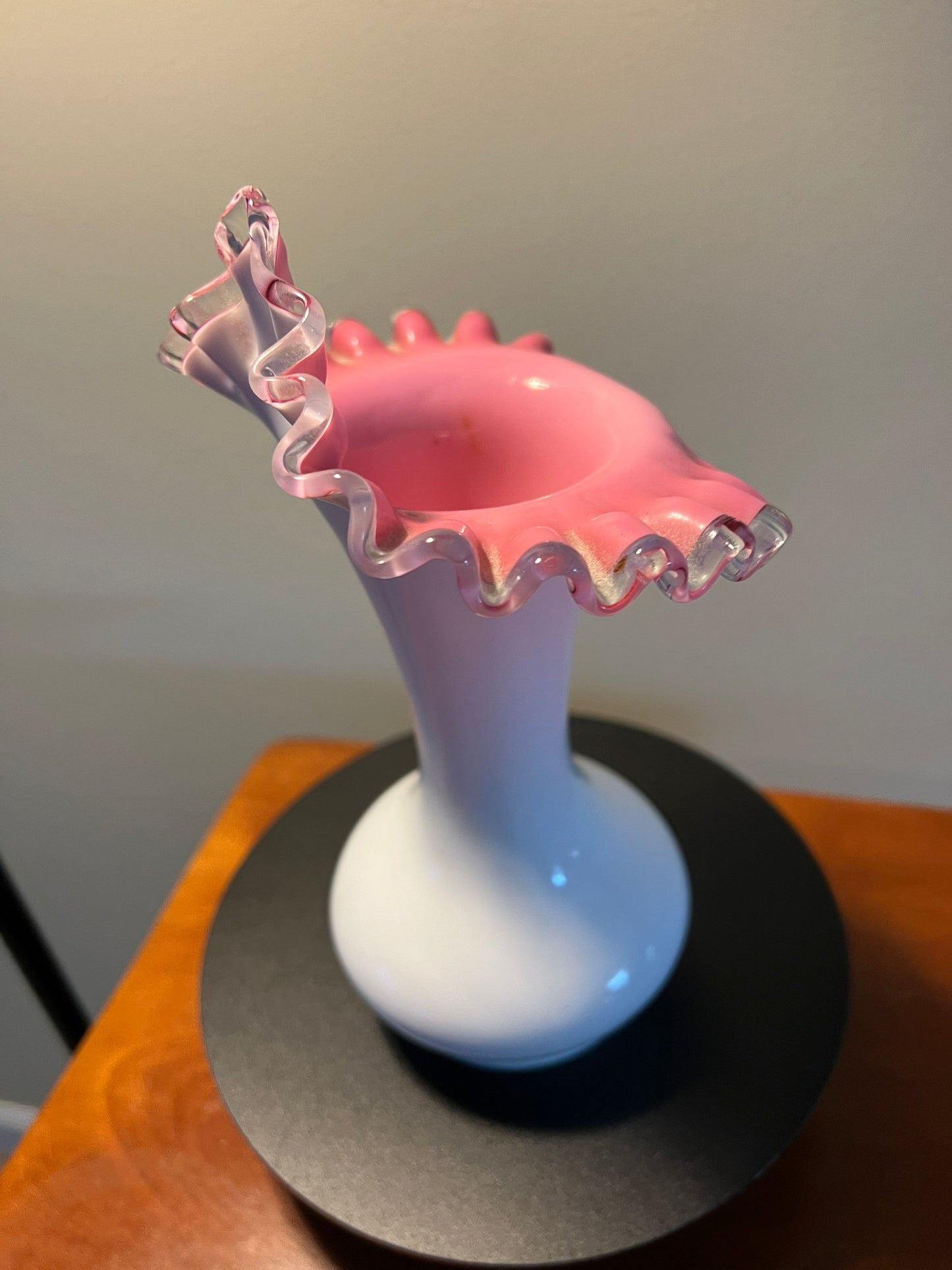 Vintage Fenton Glass Pink & White Vase Art Glass Elegant Ruffled Edge Pulpit Vase 8 3/4”