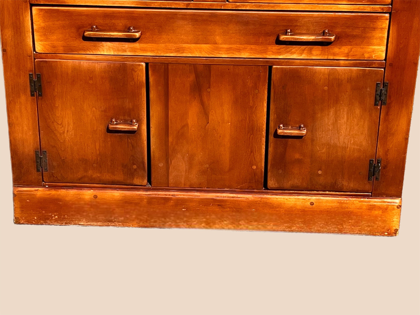 Cushman Colonial Creations Woodford Dresser Hutch No. 4-179, Vintage Furniture Mid Century Modern Server Buffet, Lover Antiques and Vintage