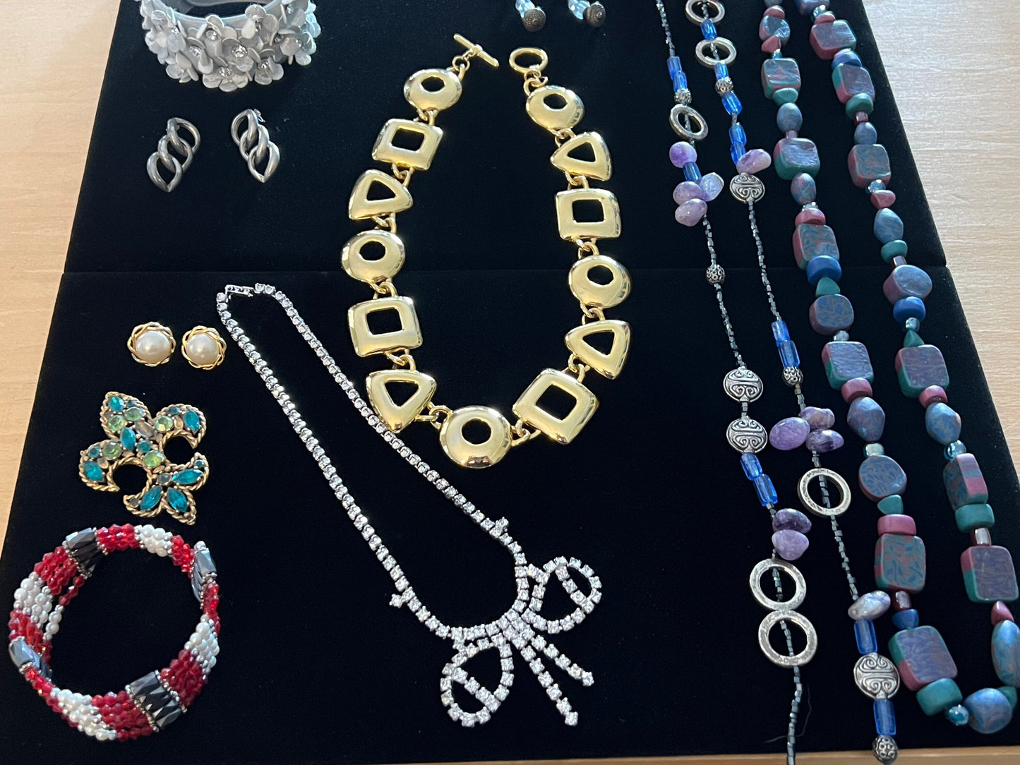 Vintage Earrings Necklace Bracelet Collection pieces Jewelry earring Lover Antiques