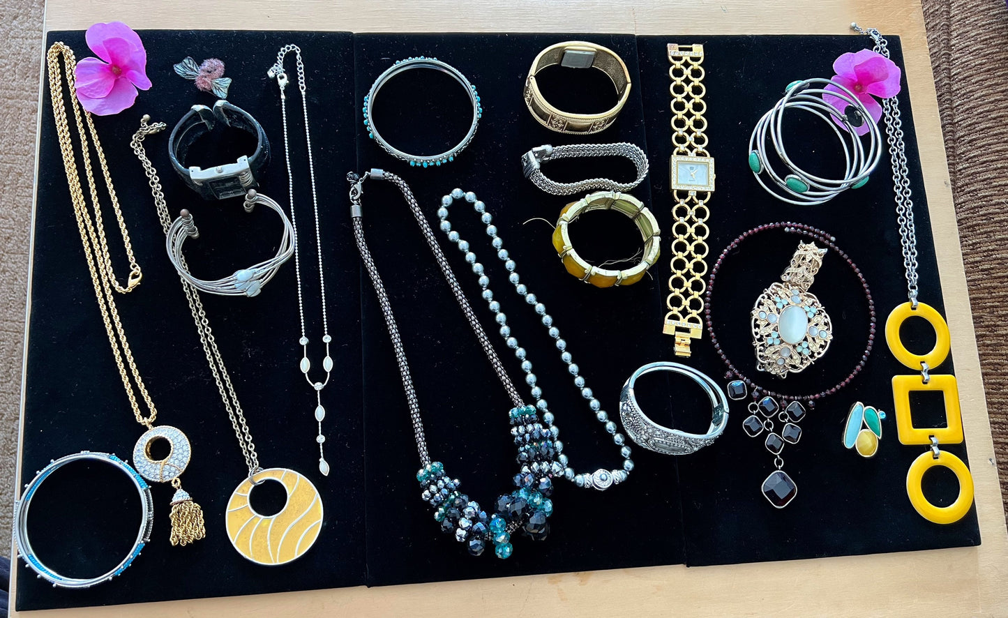 Vintage Jewelry Lot Estate Necklaces Bracelets Watches Big Collection pieces Jewelry earring Lover Antiques huge lot