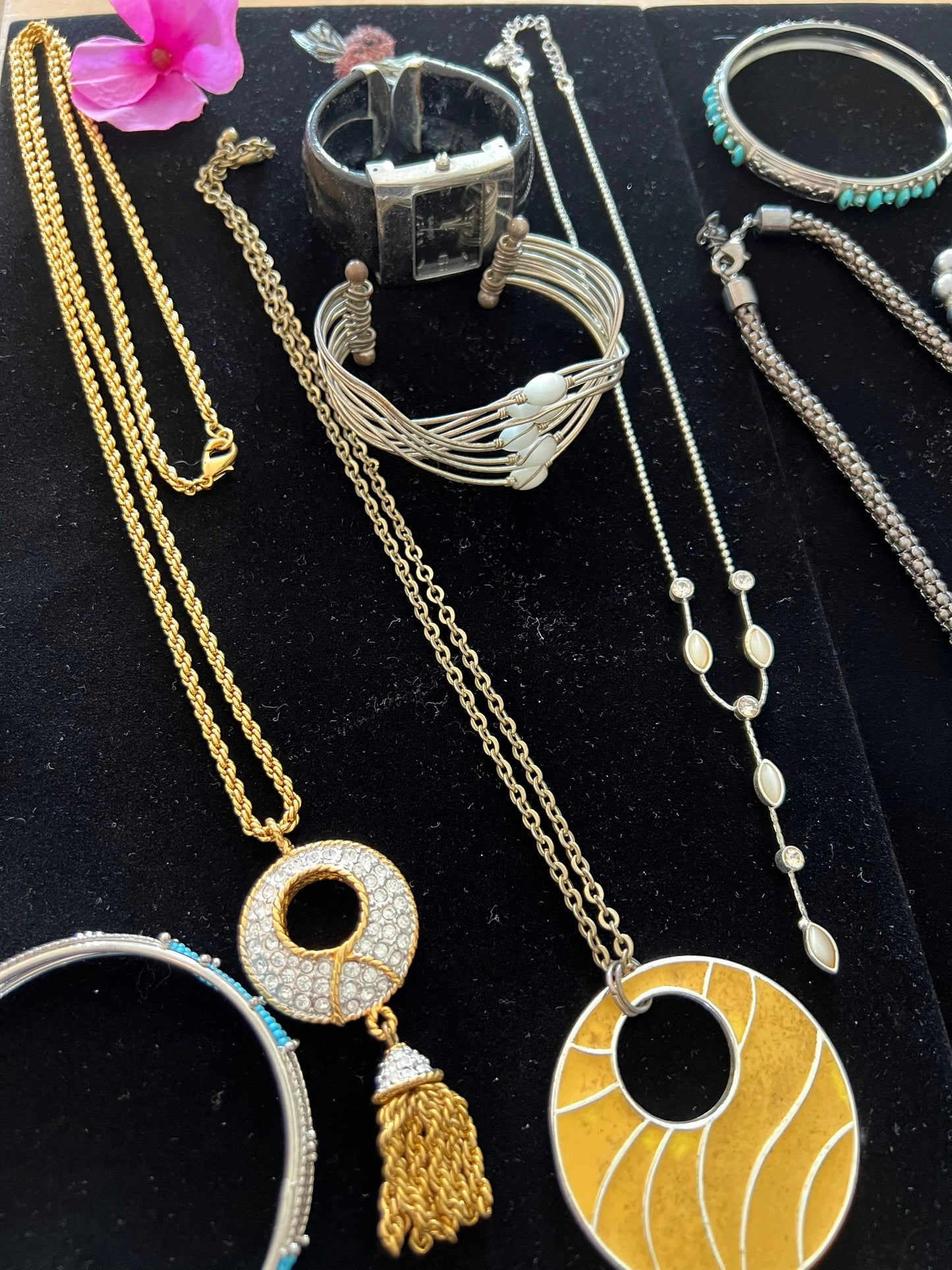Vintage Jewelry Lot Estate Necklaces Bracelets Watches Big Collection pieces Jewelry earring Lover Antiques huge lot
