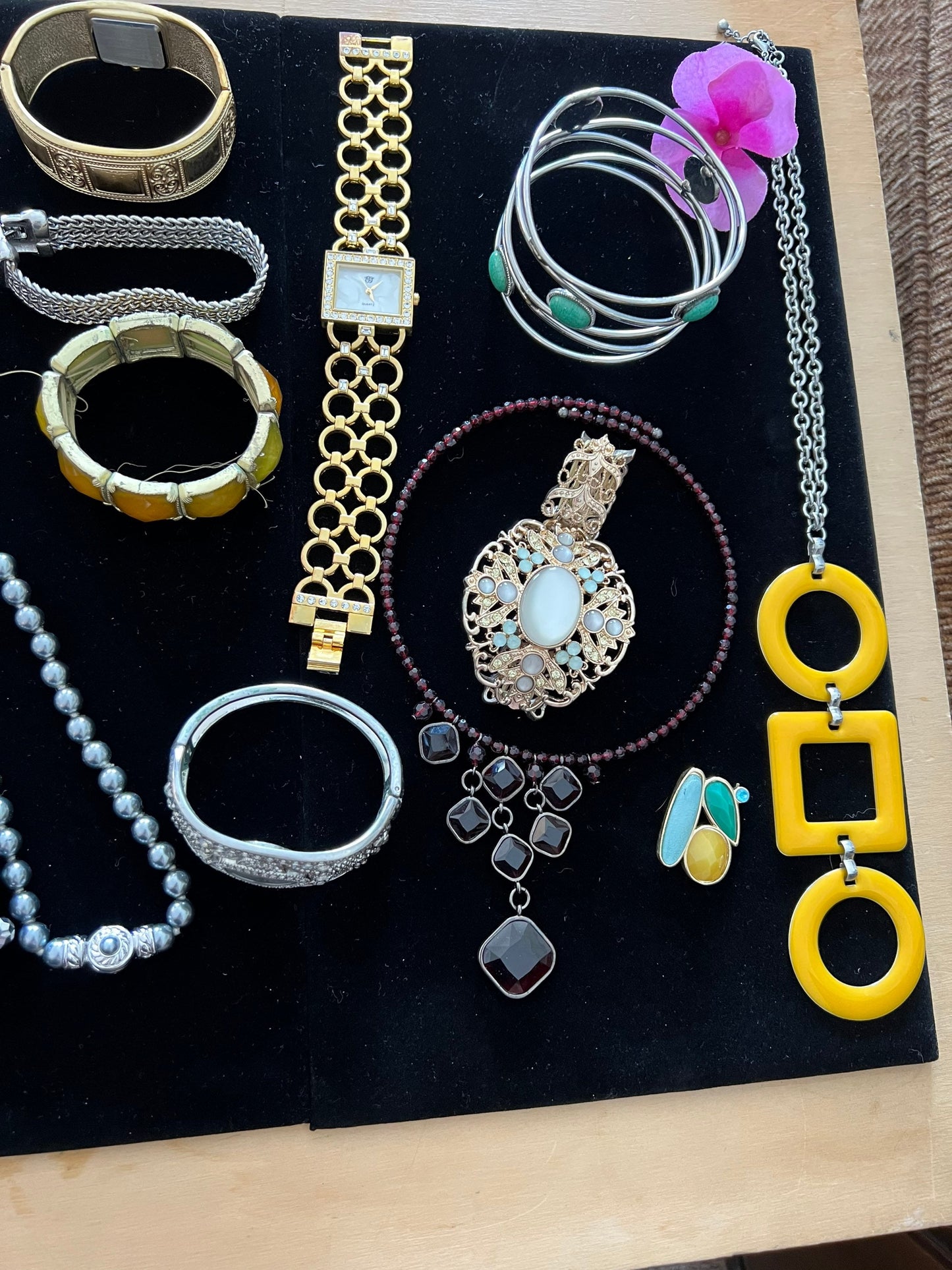 Vintage Jewelry Lot Estate Necklaces Bracelets Watches Big Collection pieces Jewelry earring Lover Antiques huge lot