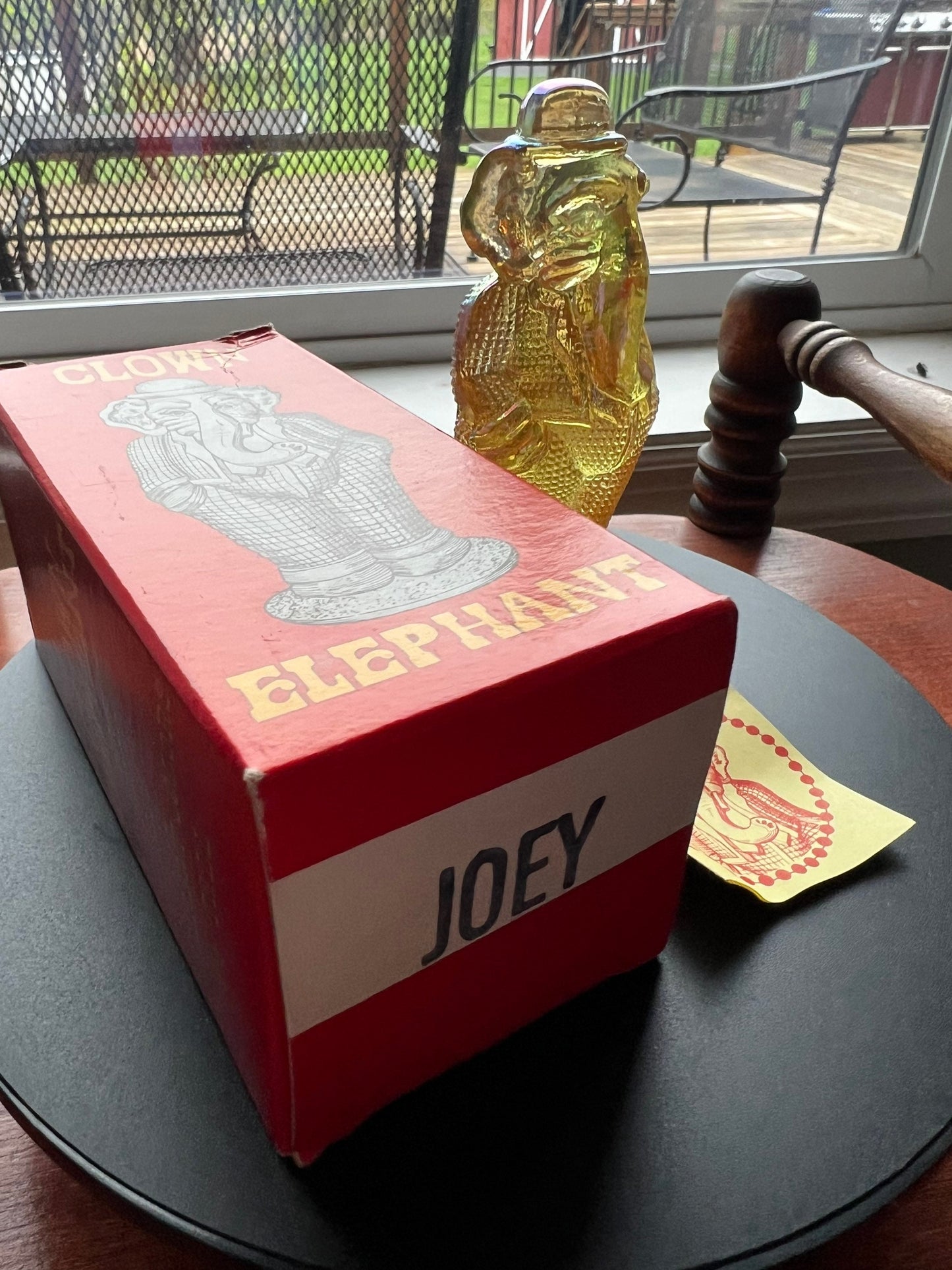 Vintage Yellow Elephant Clown Joey Glass Summit Art Trunk Up Sculpture Art Glass Figurine elephants signed Russ Vogelsong Lover Antiques