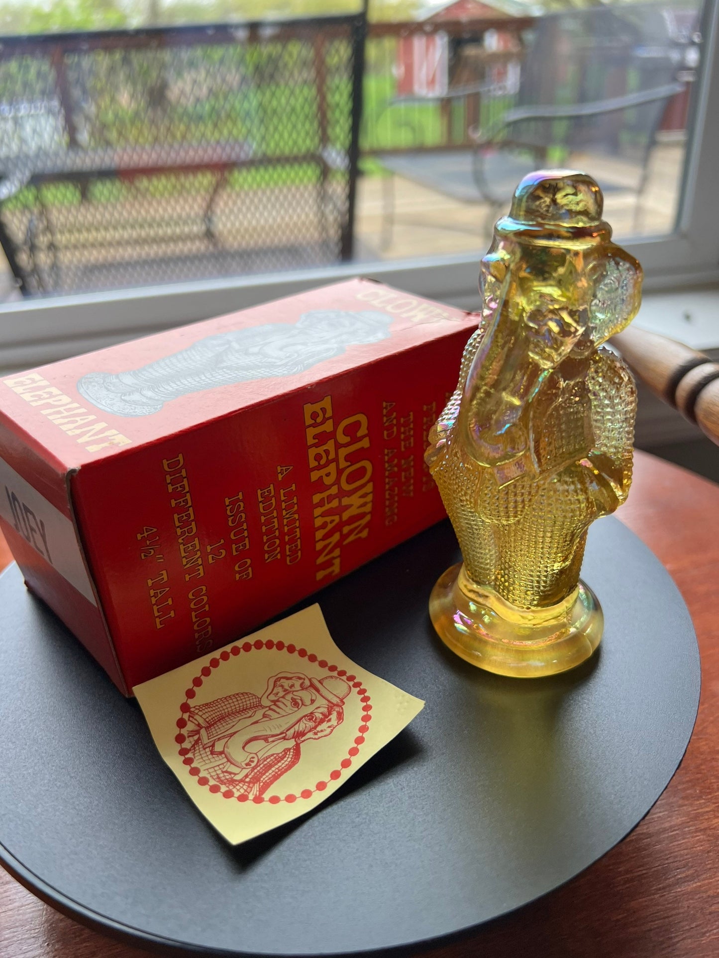 Vintage Yellow Elephant Clown Joey Glass Summit Art Trunk Up Sculpture Art Glass Figurine elephants signed Russ Vogelsong Lover Antiques