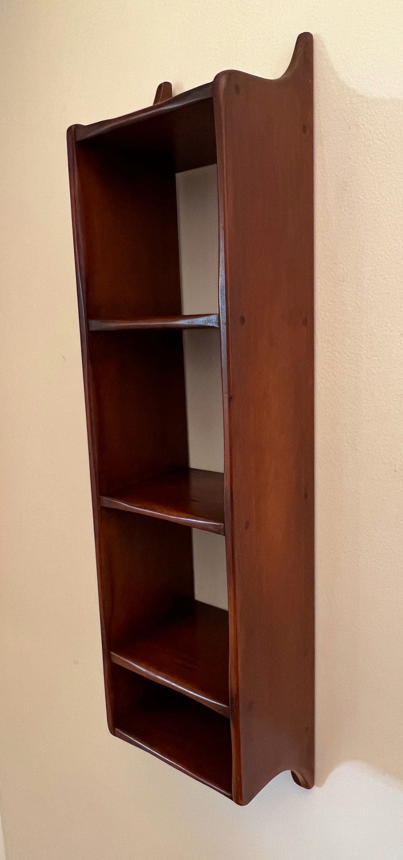 Cushman Colonial Creations Hanging Book Shelf No. 3-47 Wall Rack Bookshelf Lover Antiques and Vintage