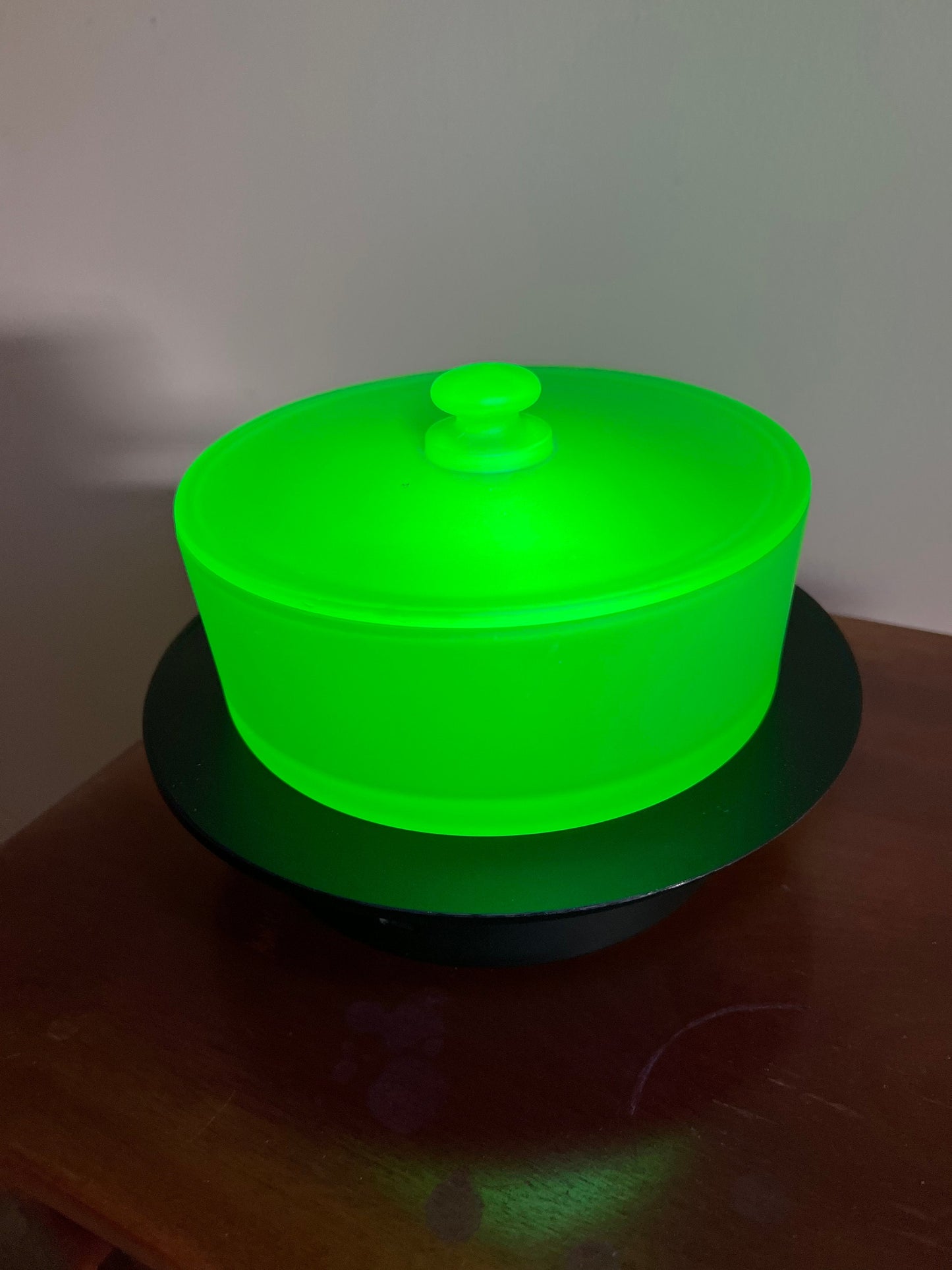 Vintage Vaseline Uranium Glass Powder Container with Lid Dish top Glows Green Art Depression Glass Mid Century Modern Lover Antiques
