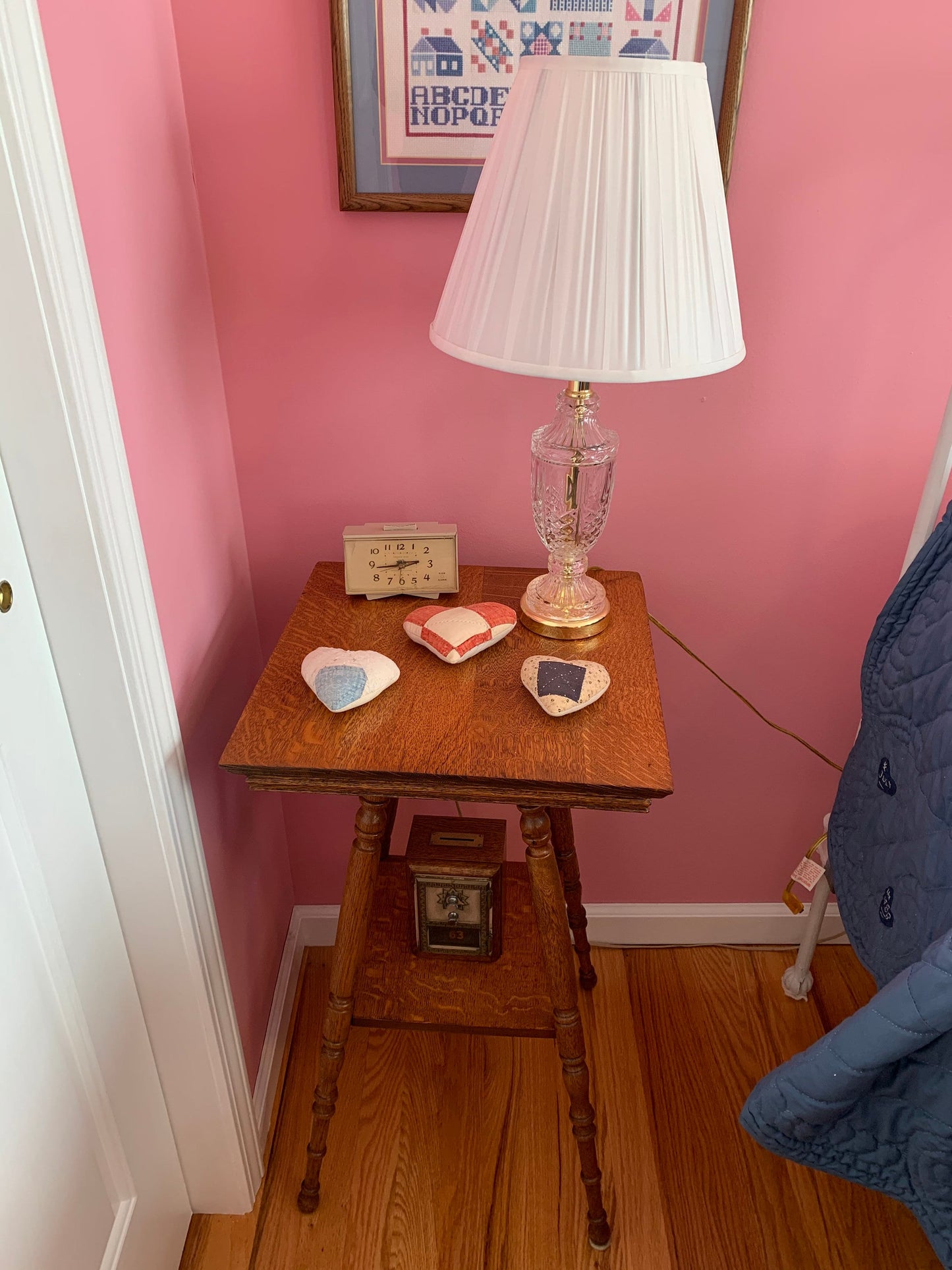 Antique Oak Side Table Coffee Table Nightstand Small Wood Accent Table with Colonial Legs Furniture Entryway Lover Antiques and Vintage