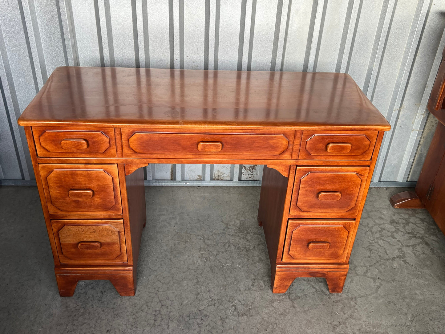 Cushman Colonial Creations Annisquam Knee Hole Vanity No. 071 Herman de Vries Rustic Table Small Table with Drawers Lover Antiques & Vintage