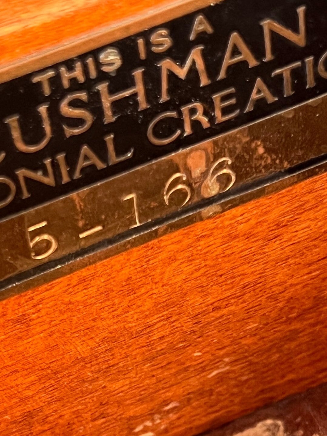 Cushman Colonial Creations Peter Schuyler Knee Hole Vanity No. 5-166 Desk Rustic Table Small Table with Drawers Lover Antiques & Vintage
