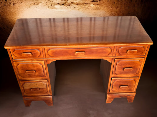 Cushman Colonial Creations Annisquam Knee Hole Vanity No. 071 Herman de Vries Rustic Table Small Table with Drawers Lover Antiques & Vintage