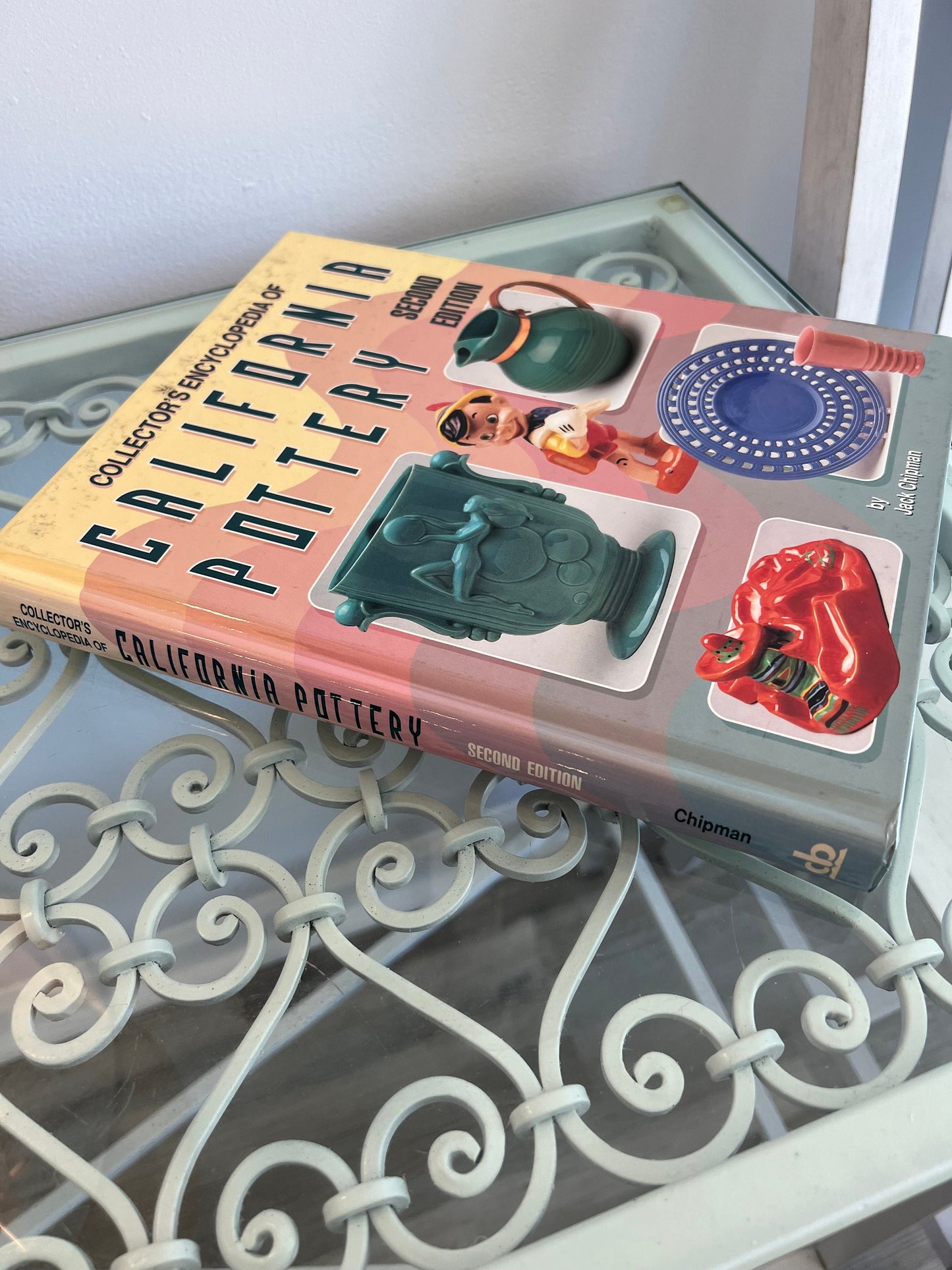 Collectors Encyclopedia of California Pottery Guide Second Edition Book By Jack Chipman Copyright 1994 Lover Antiques and Vintage