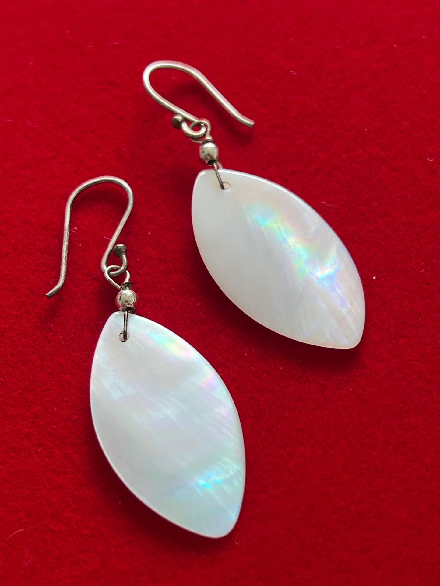 Vintage White Mother of Pearl Opalescent Teardrop Earrings, Iridescent Shell Earring, Shell Jewelry, Dangling Earrings, Lover Antiques