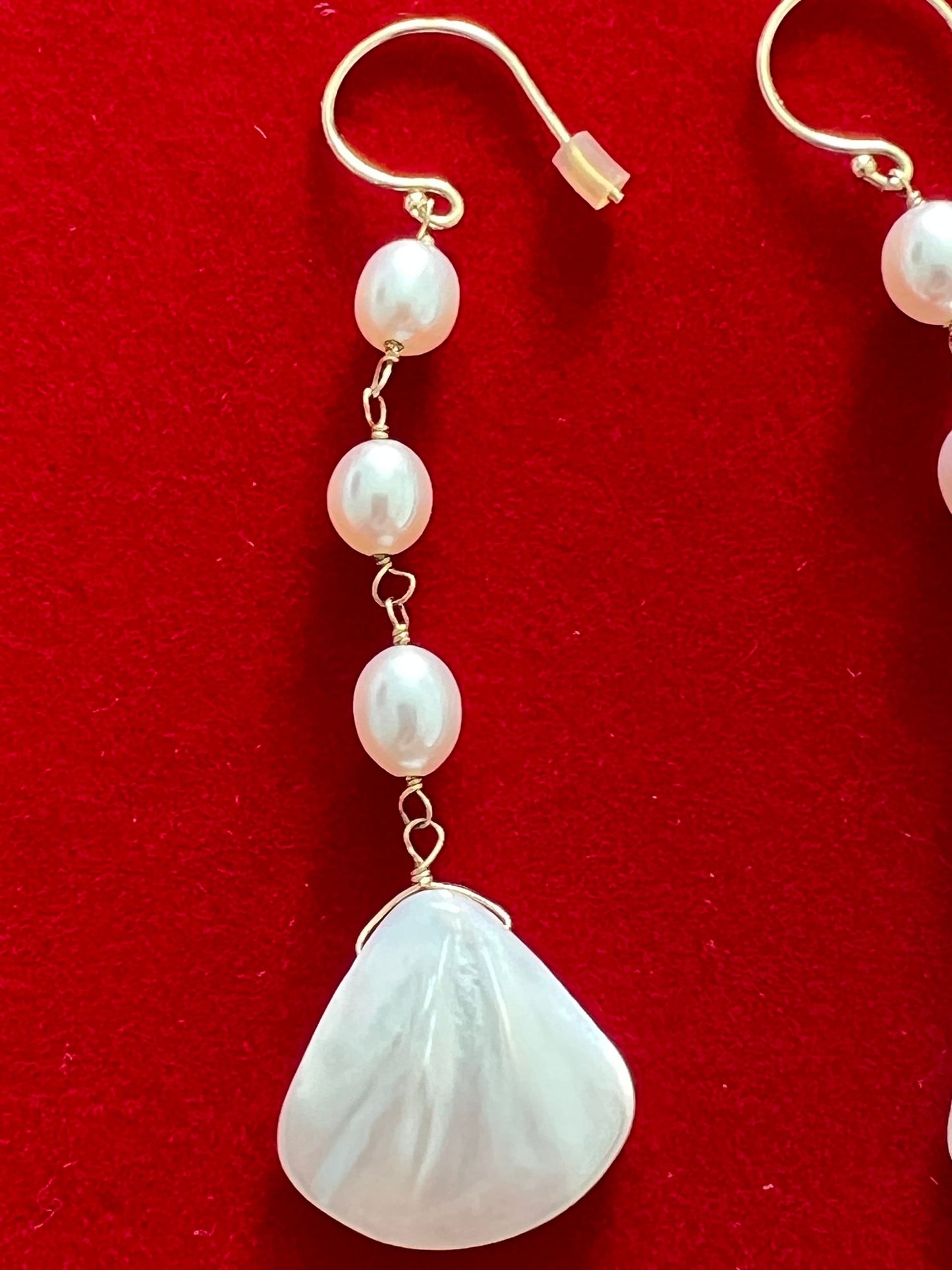 Vintage Mother of Pearl Earrings, White Shell Opalescent Earrings, Drop Earring, Jewelry, Dangling Earrings, Seashells, Lover Antiques
