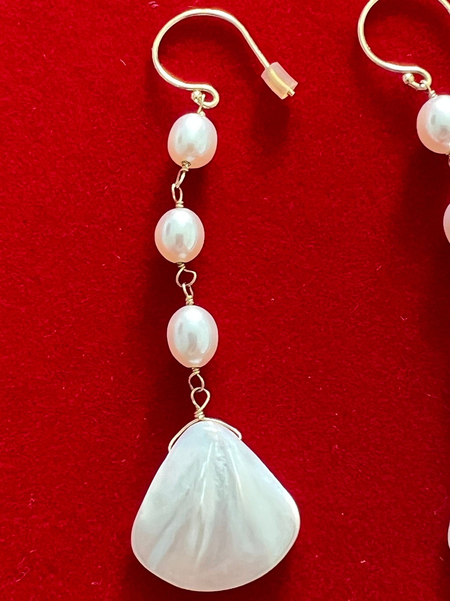 Vintage Mother of Pearl Earrings, White Shell Opalescent Earrings, Drop Earring, Jewelry, Dangling Earrings, Seashells, Lover Antiques