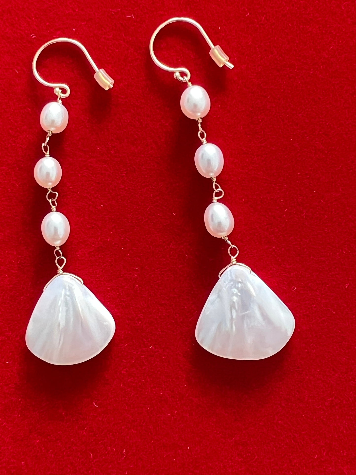 Vintage Mother of Pearl Earrings, White Shell Opalescent Earrings, Drop Earring, Jewelry, Dangling Earrings, Seashells, Lover Antiques
