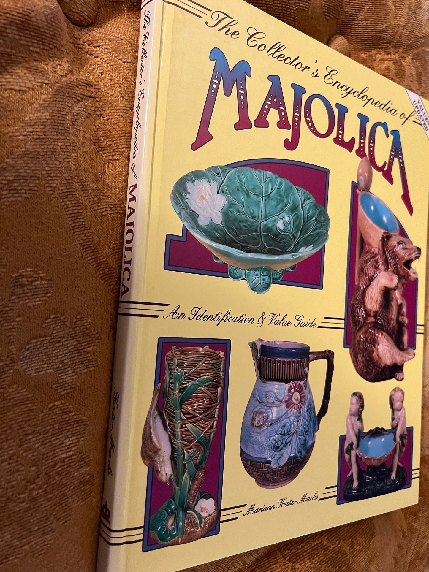 Majolica Pottery Book, The Collector’s Encyclopedia of Majolica, Identification & Values Guide, Hardcover Book, Lover Antiques and Vintage