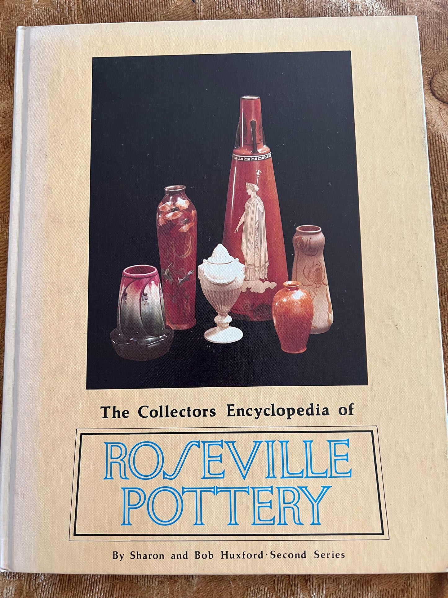 The Collectors Encyclopedia of Roseville Pottery Guide Book By Sharon and Bob Huxford, Second Series, Lover Antiques and Vintage
