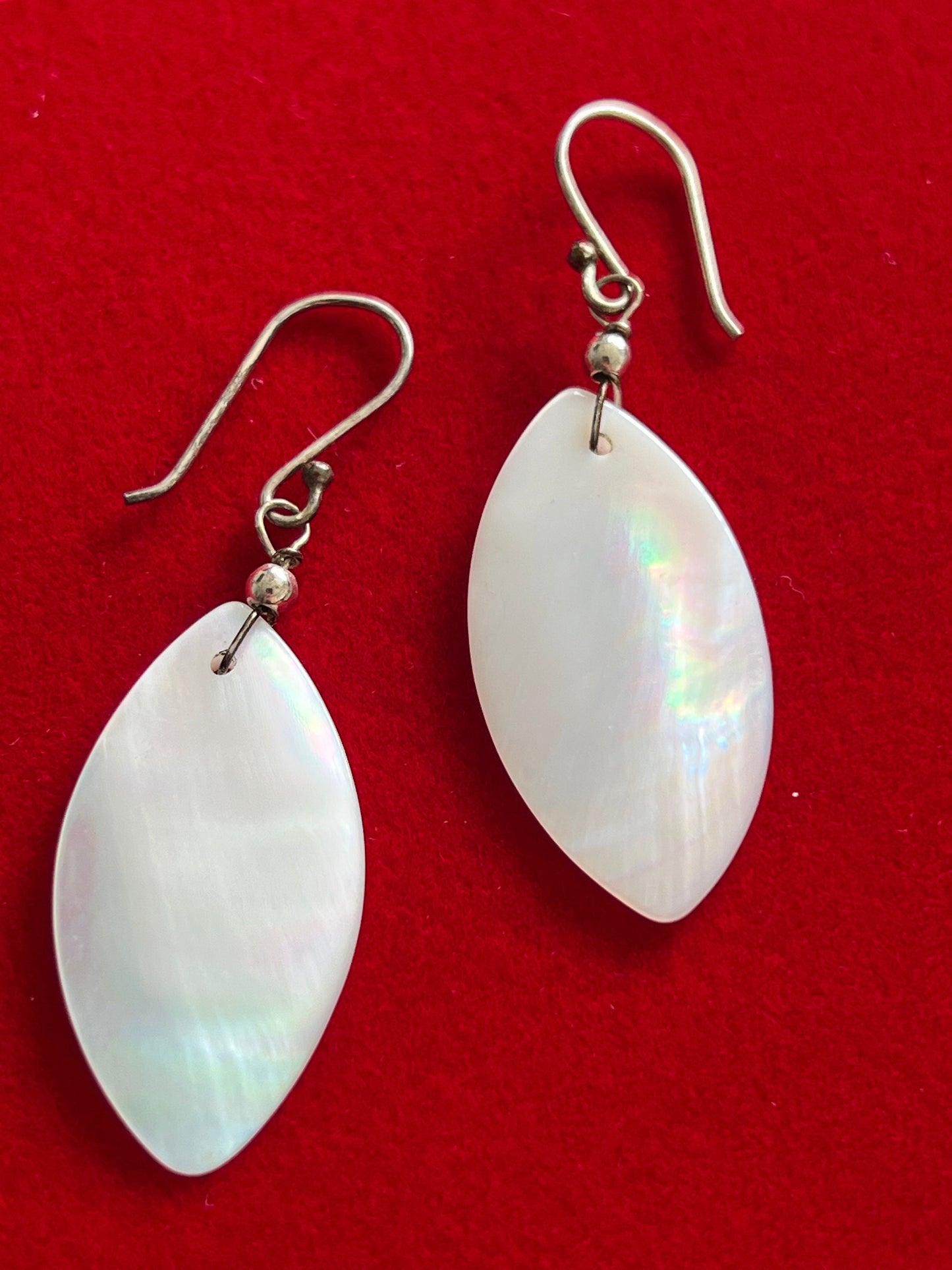 Vintage White Mother of Pearl Opalescent Teardrop Earrings, Iridescent Shell Earring, Shell Jewelry, Dangling Earrings, Lover Antiques