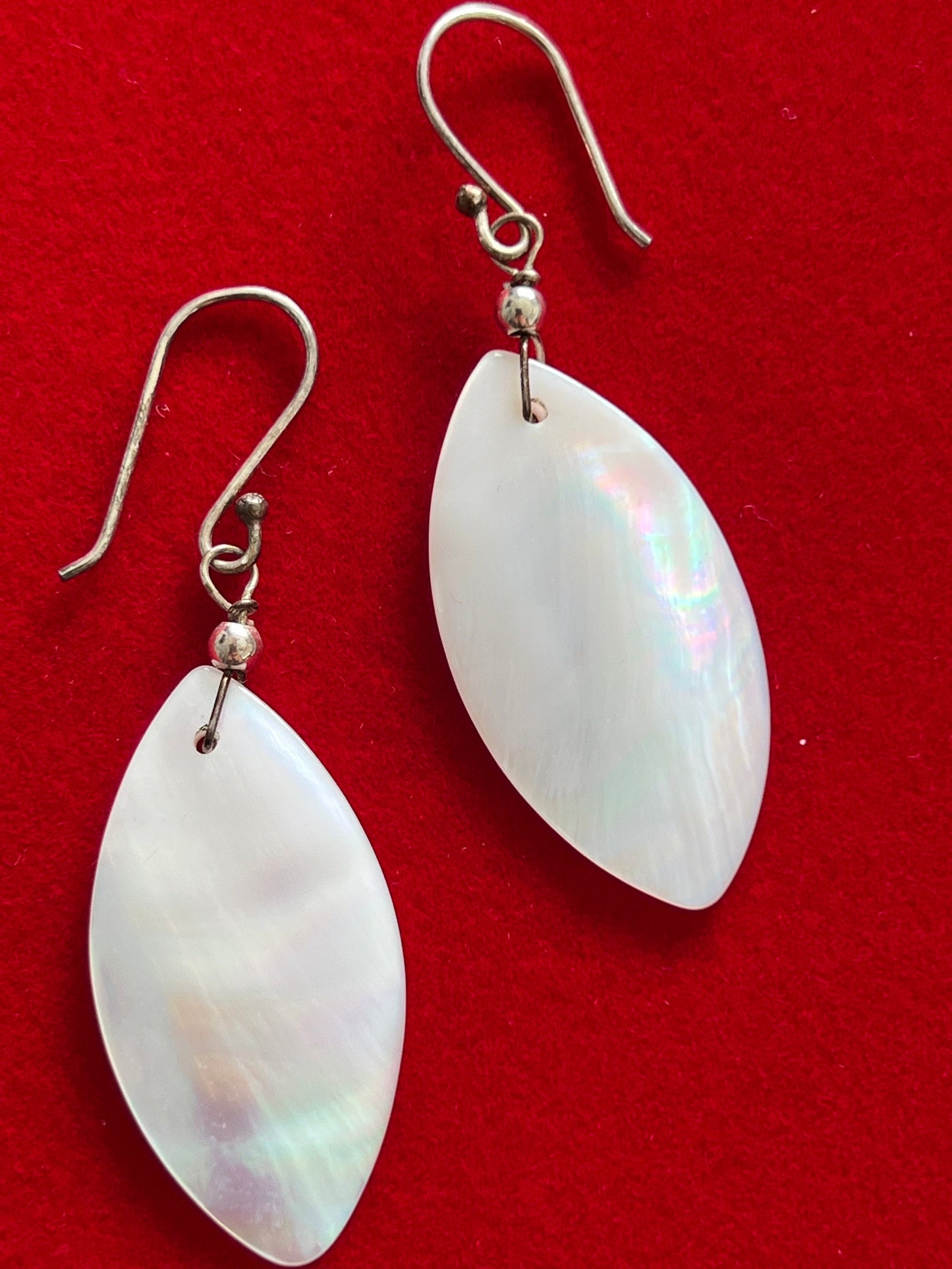 Vintage White Mother of Pearl Opalescent Teardrop Earrings, Iridescent Shell Earring, Shell Jewelry, Dangling Earrings, Lover Antiques