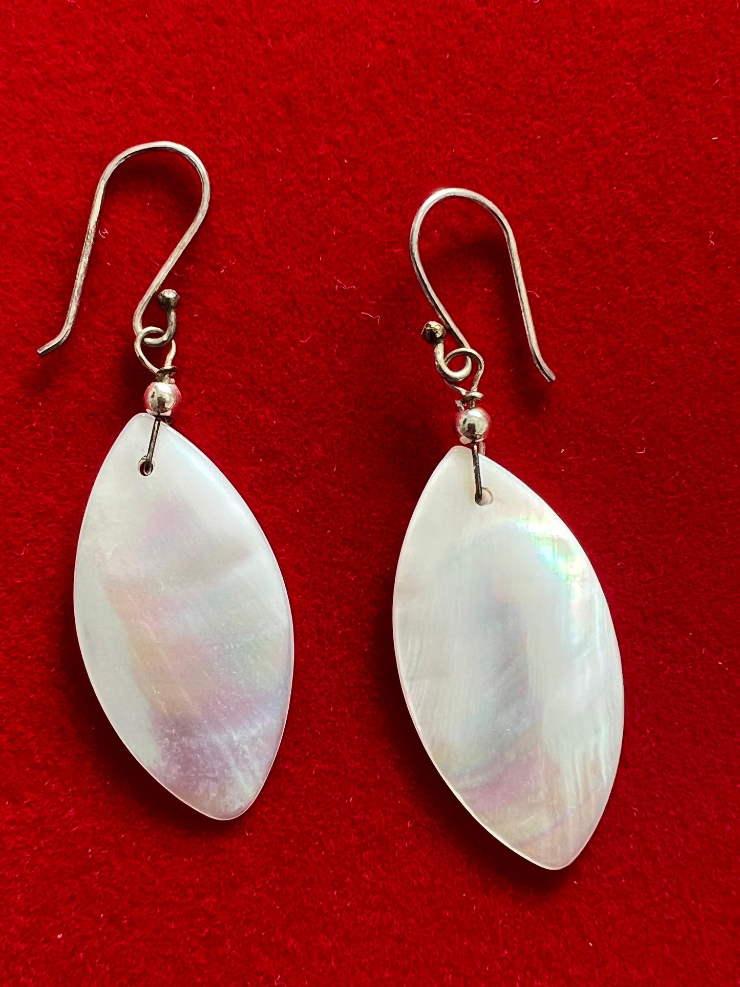 Vintage White Mother of Pearl Opalescent Teardrop Earrings, Iridescent Shell Earring, Shell Jewelry, Dangling Earrings, Lover Antiques