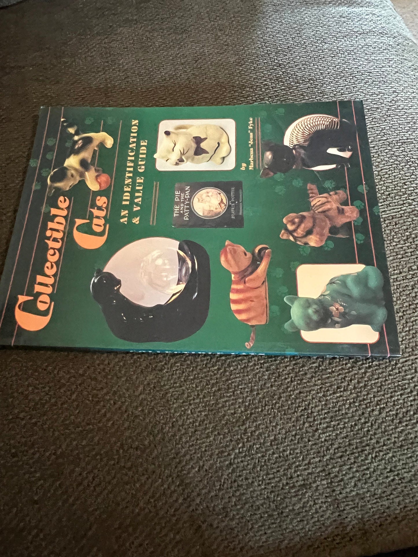 Vintage Collectible Cats Book, An identification & Value Guide, Cat Jewelry, Cat Collectibles, Garfield, Lover Antiques and Vintage