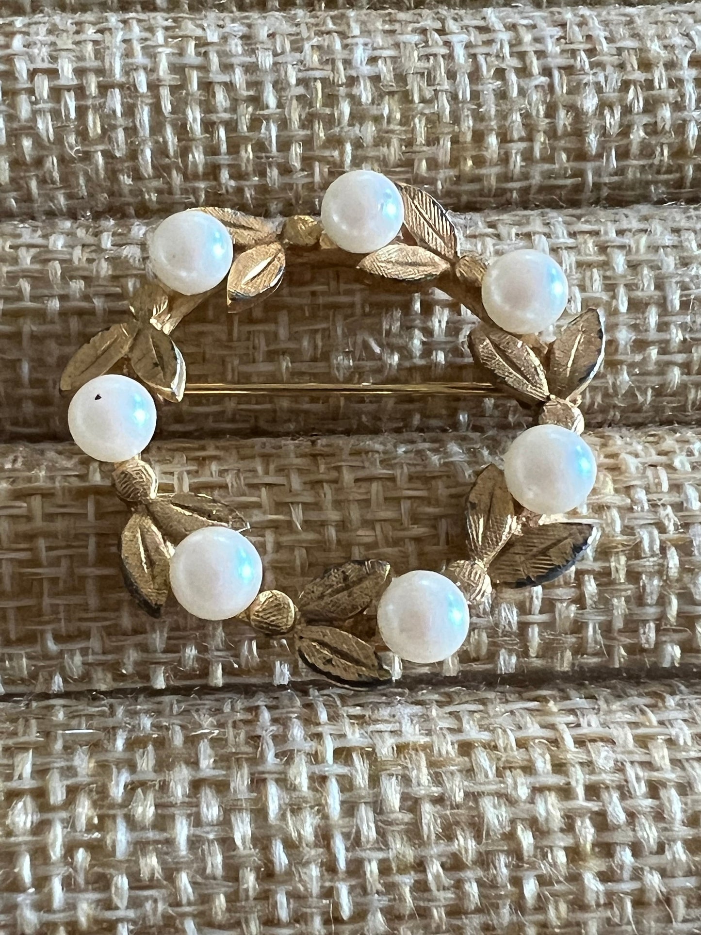 Vintage Flowers and Pearls Pin, Gold Tone Pearls Pin, Pearls and Wreath Brooch, Leaf Wreath Pin, Lover Antiques and Vintage