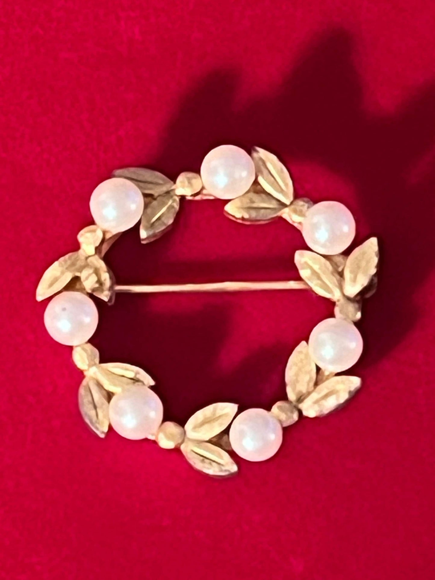 Vintage Flowers and Pearls Pin, Gold Tone Pearls Pin, Pearls and Wreath Brooch, Leaf Wreath Pin, Lover Antiques and Vintage