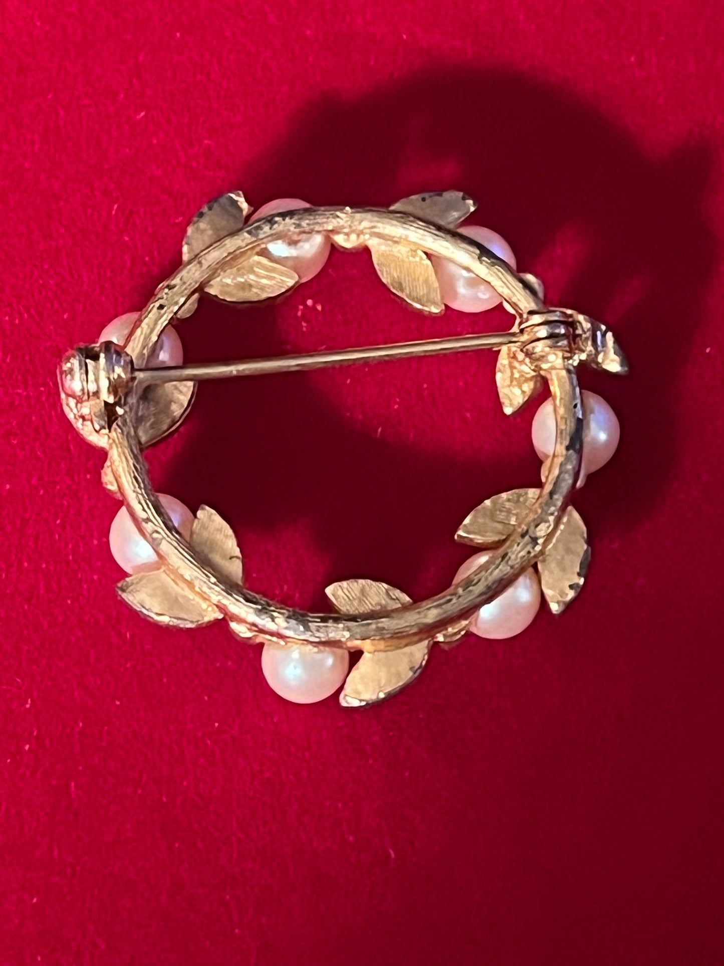 Vintage Flowers and Pearls Pin, Gold Tone Pearls Pin, Pearls and Wreath Brooch, Leaf Wreath Pin, Lover Antiques and Vintage