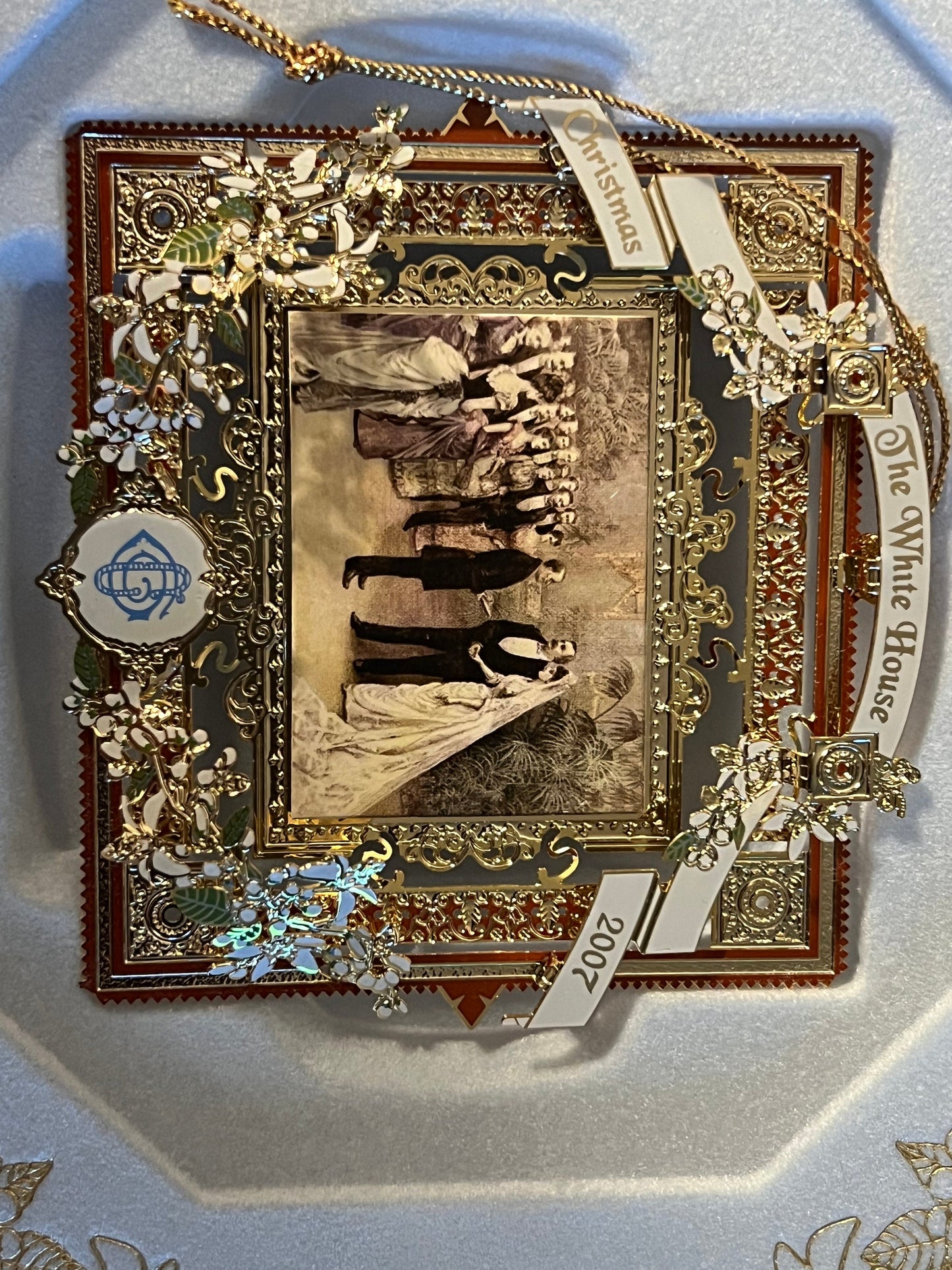 The White House Historical Association Christmas Ornament 2007, Holiday Ornament, The Wedding at the White House, The Mother’s Kiss